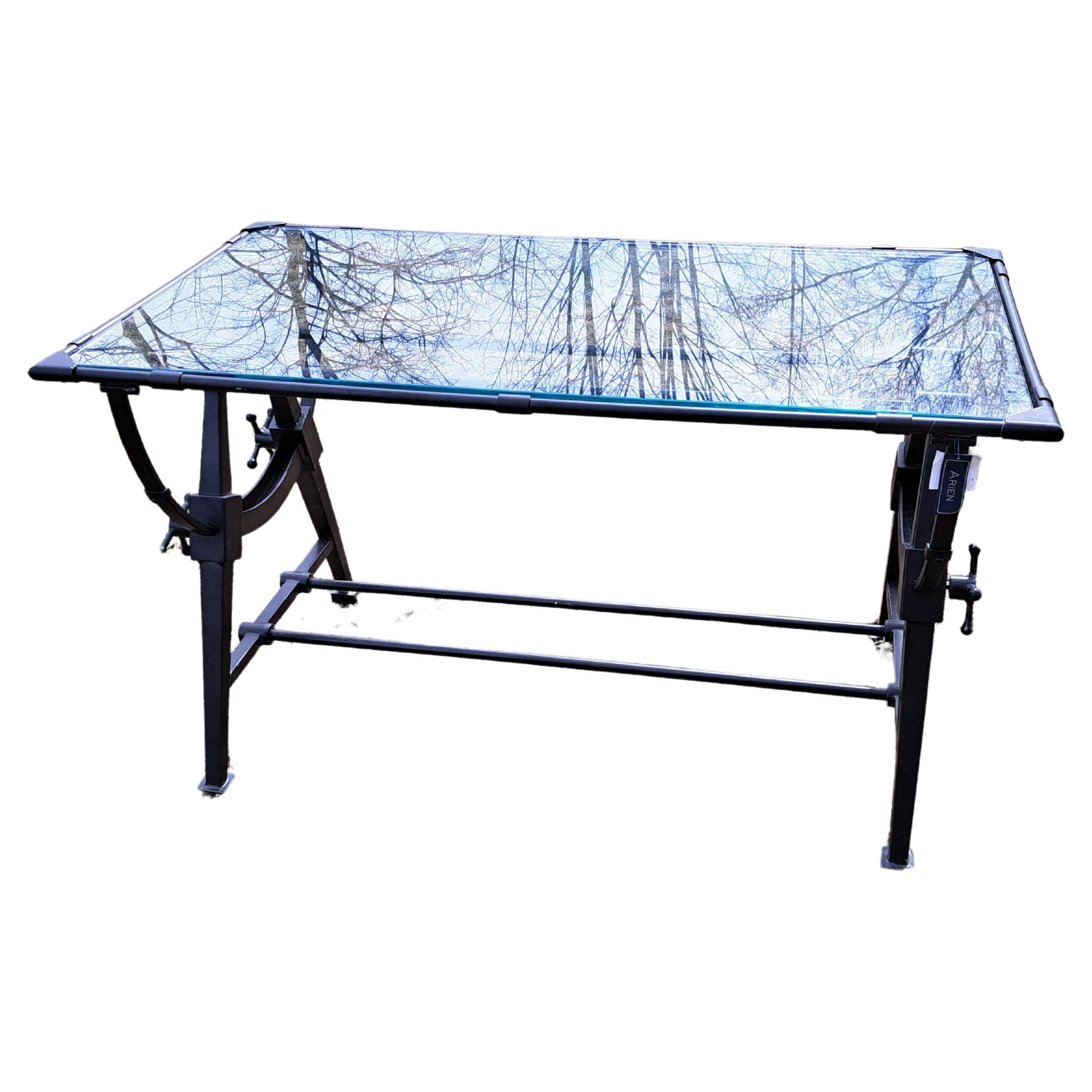 Bureau / table à dessin industriel moderne en fer forgé à plateau inclinable en vente