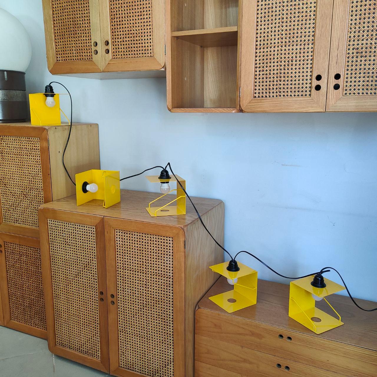 Lámpara de sobremesa industrial modular de metal amarillo de cinco luces, Italia, años 80 en Bueno estado para la venta en Nicolosi, IT