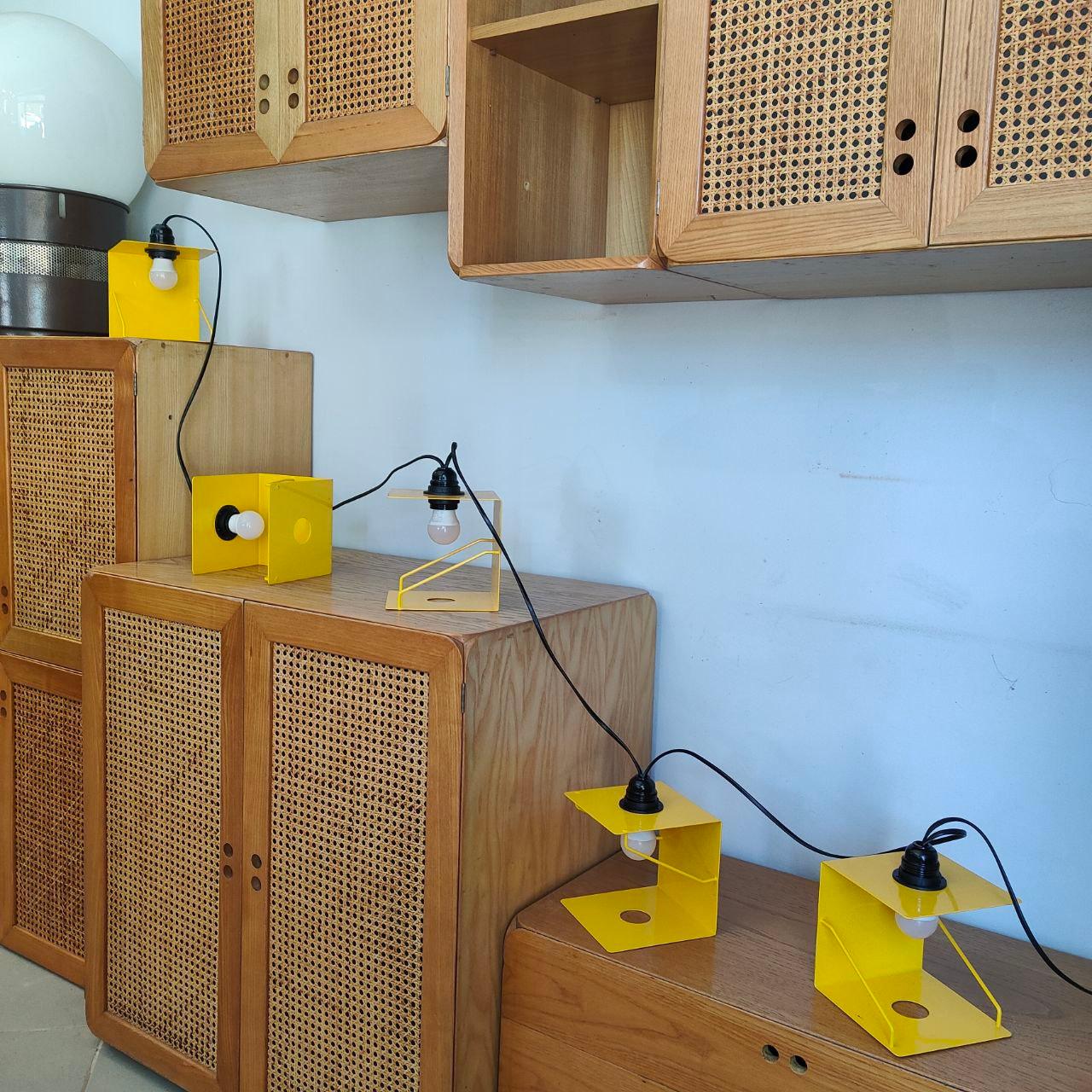 Lámpara de sobremesa industrial modular de metal amarillo de cinco luces, Italia, años 80 Metal en venta