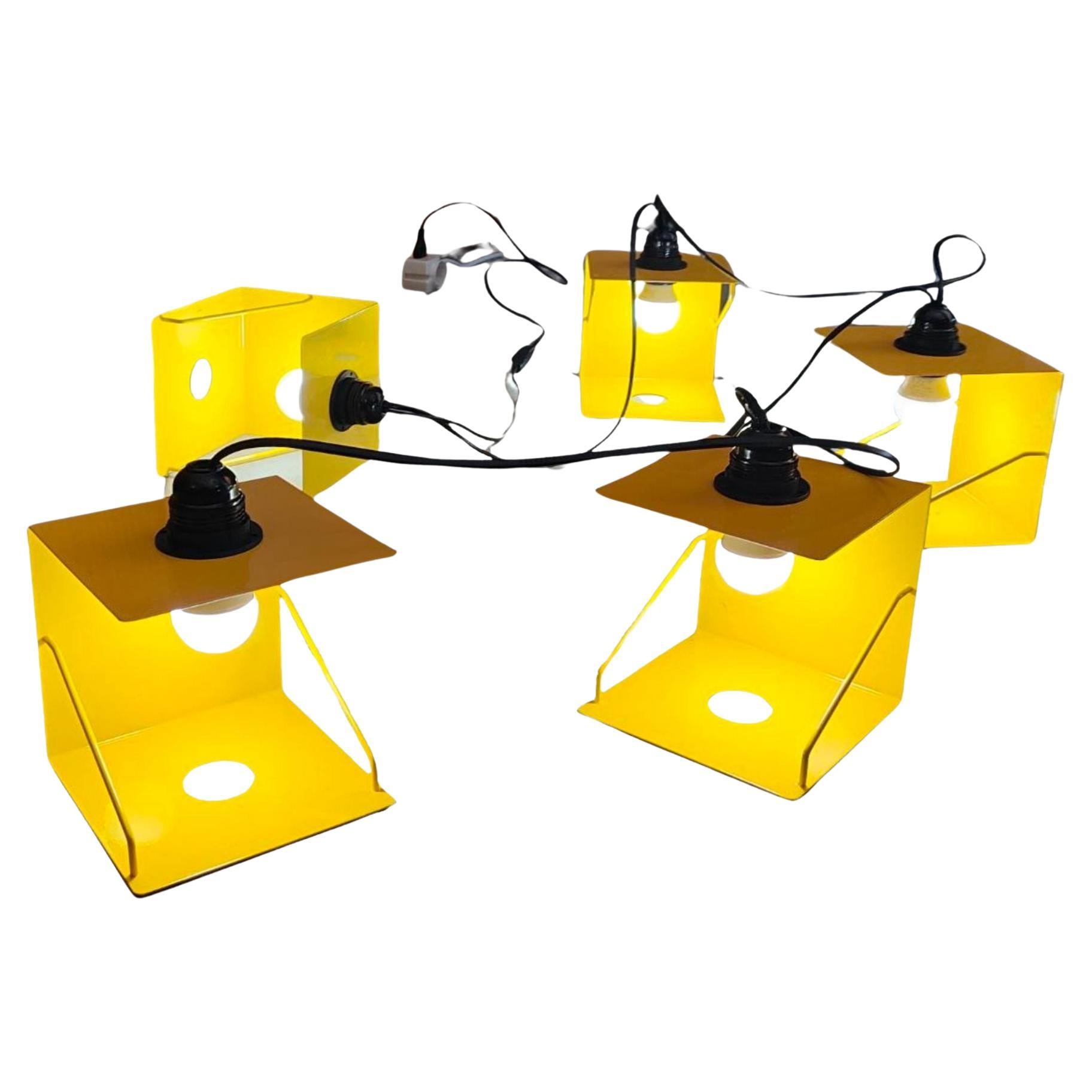 Lámpara de sobremesa industrial modular de metal amarillo de cinco luces, Italia, años 80 en venta