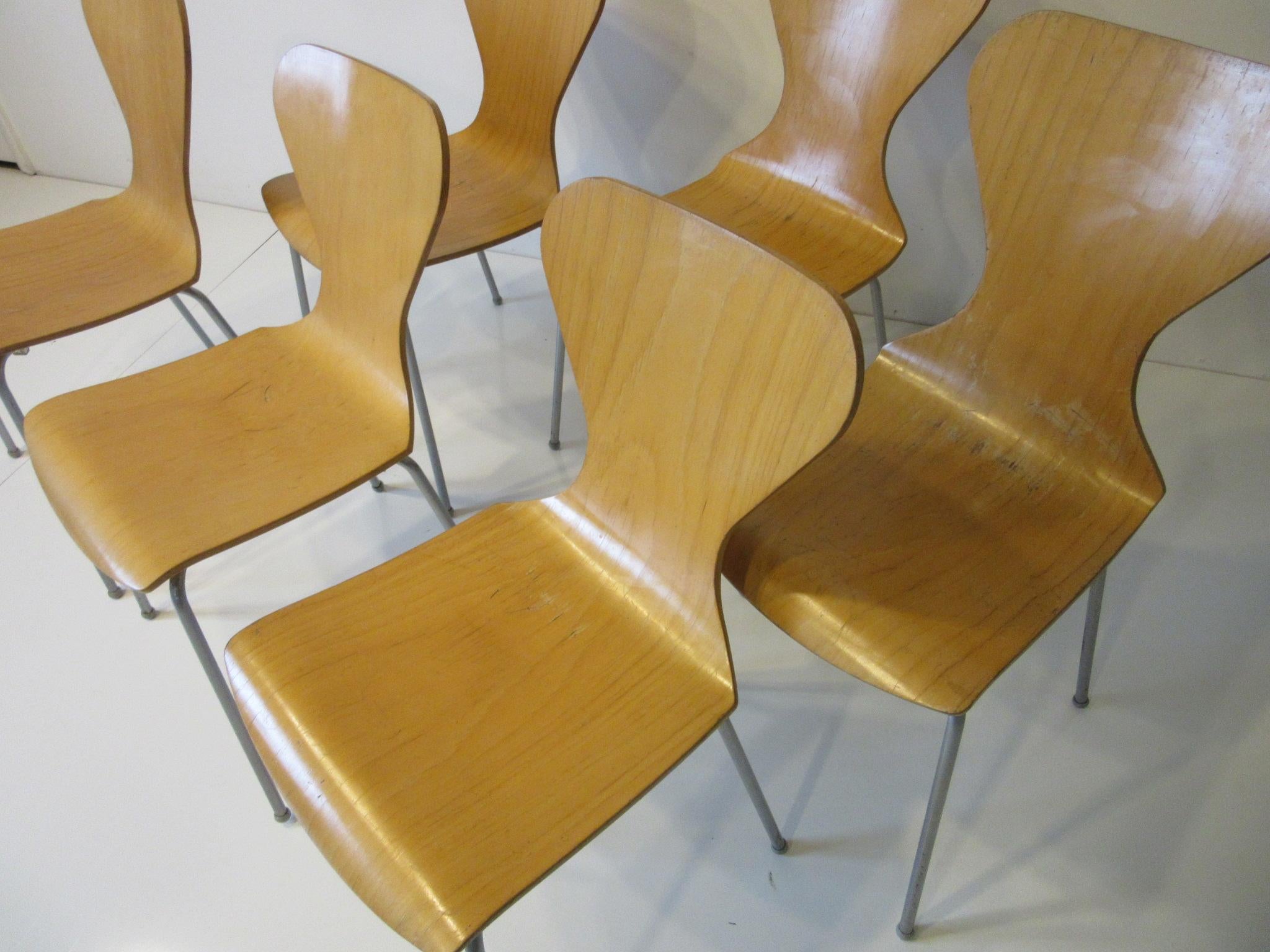 Chaises de salle à manger industrielles en contreplaqué moulé 3