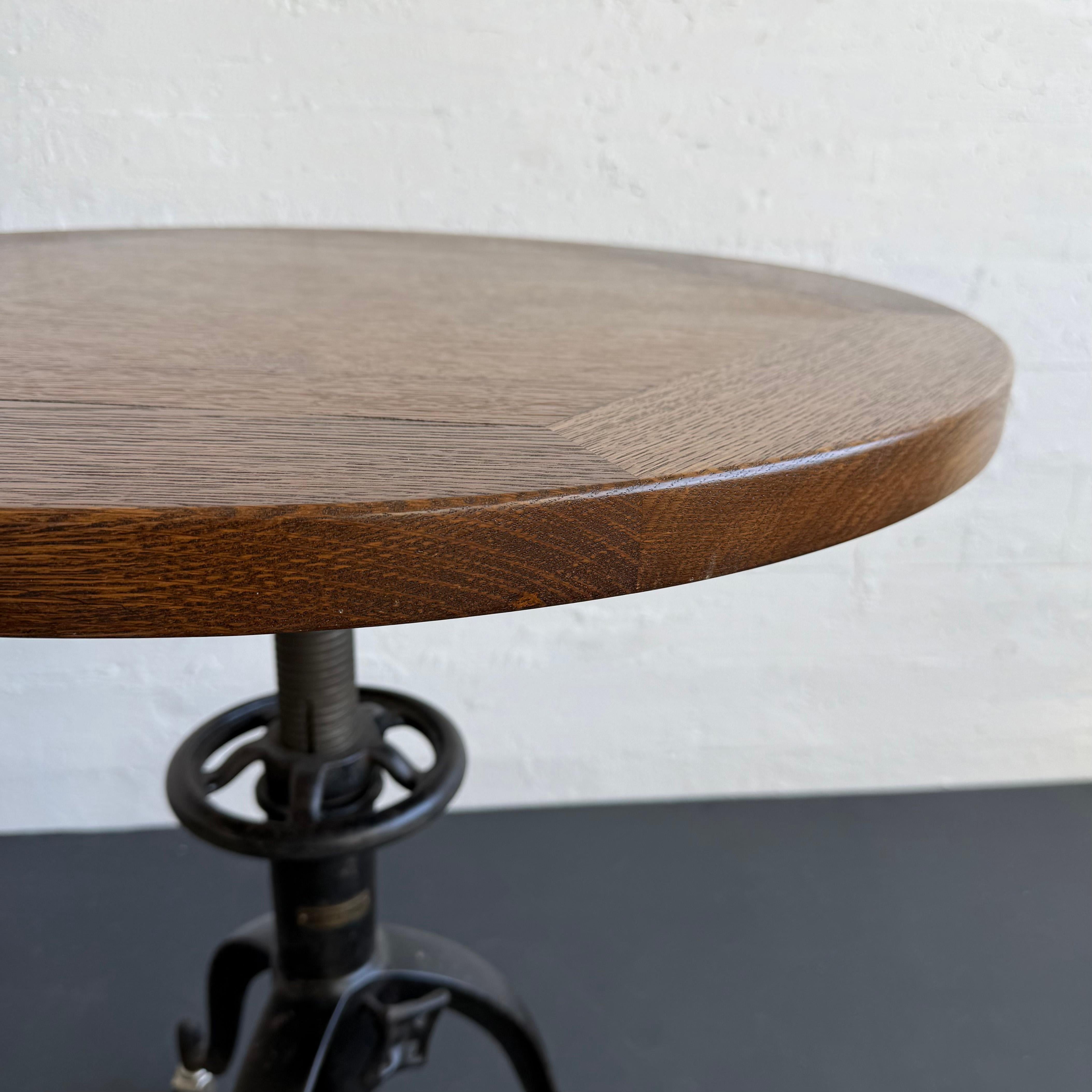 Industrieller Cafe-Tisch aus Eiche und Gusseisen, verstellbar im Angebot 2