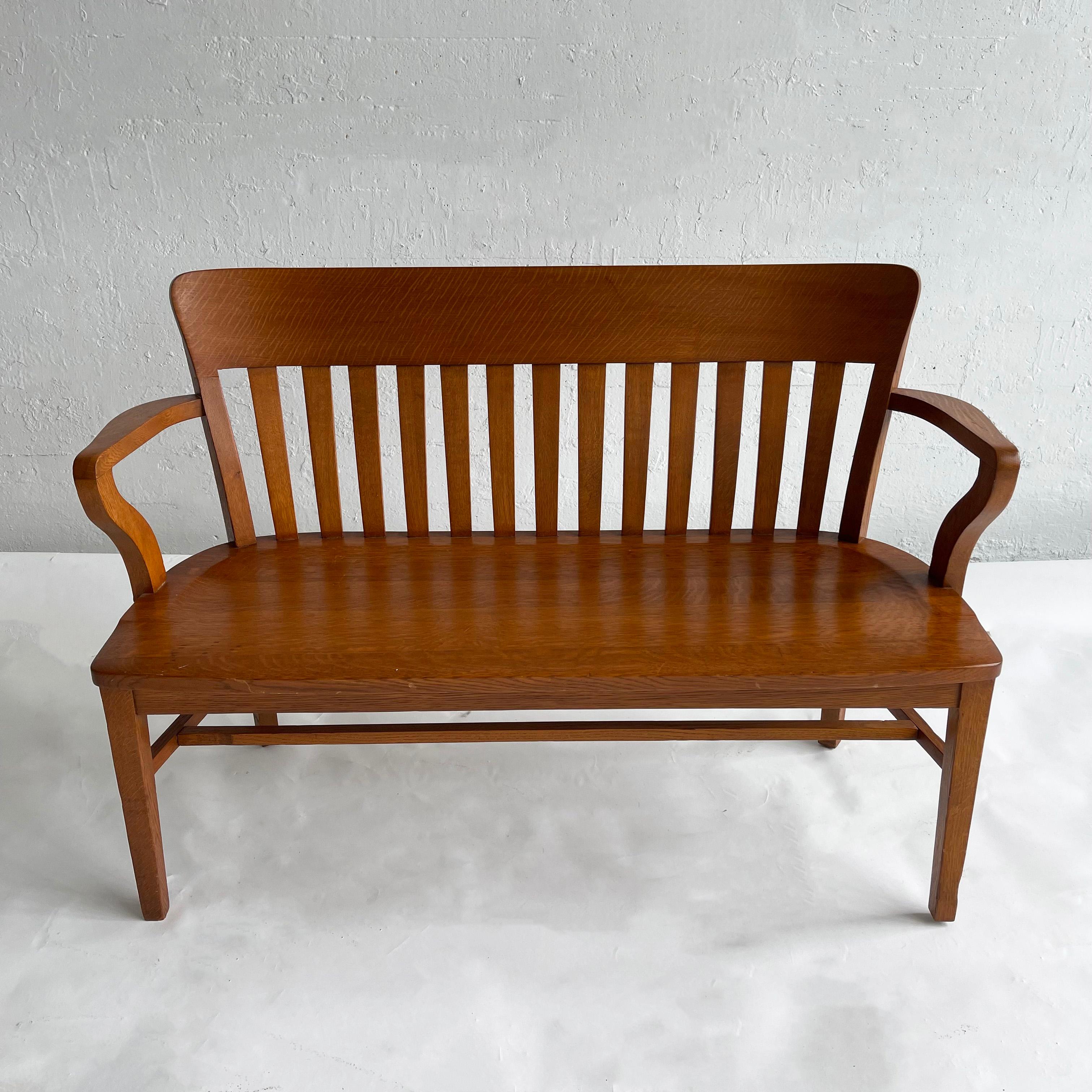 Banc de cour industriel en Oak Oak Bon état - En vente à Brooklyn, NY