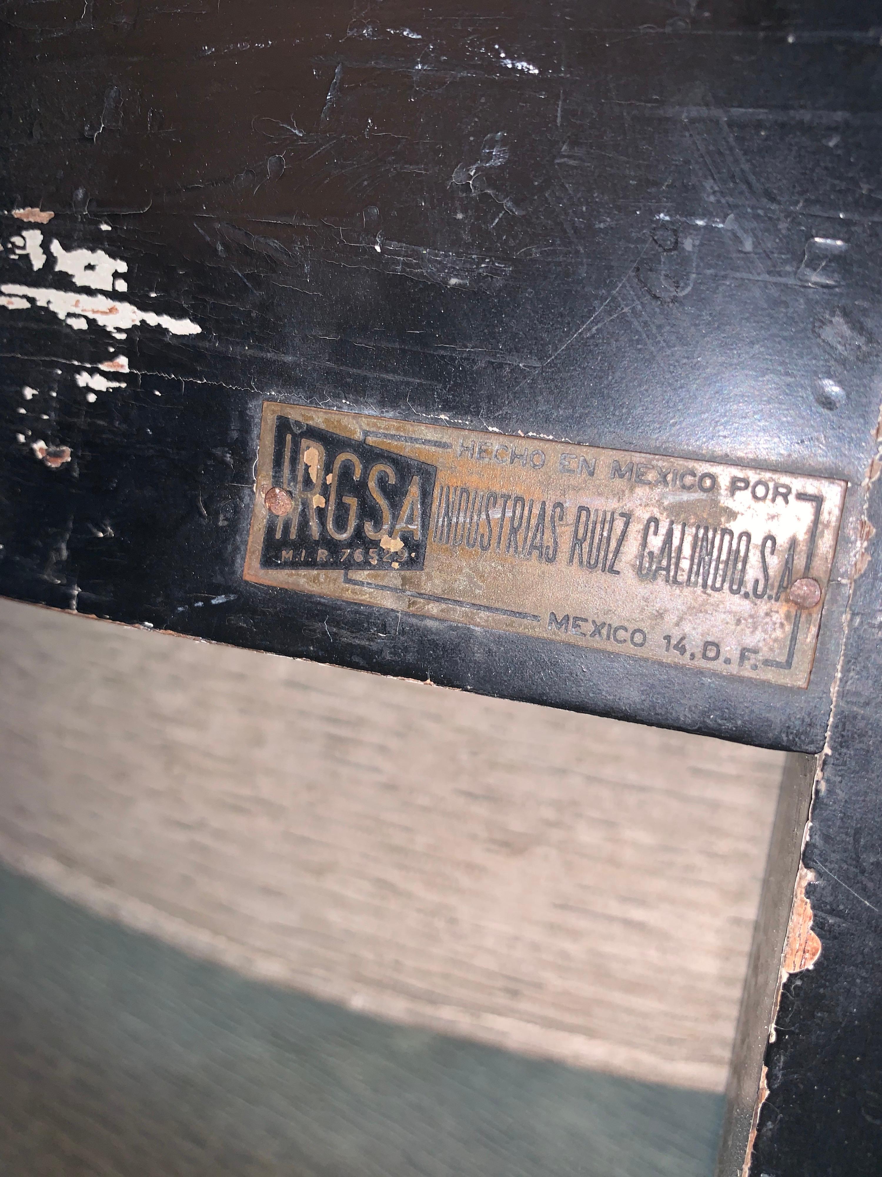 Industrial Office Tanker Desk Chair by IRGSA In Distressed Condition In San Pedro Garza Garcia, Nuevo Leon