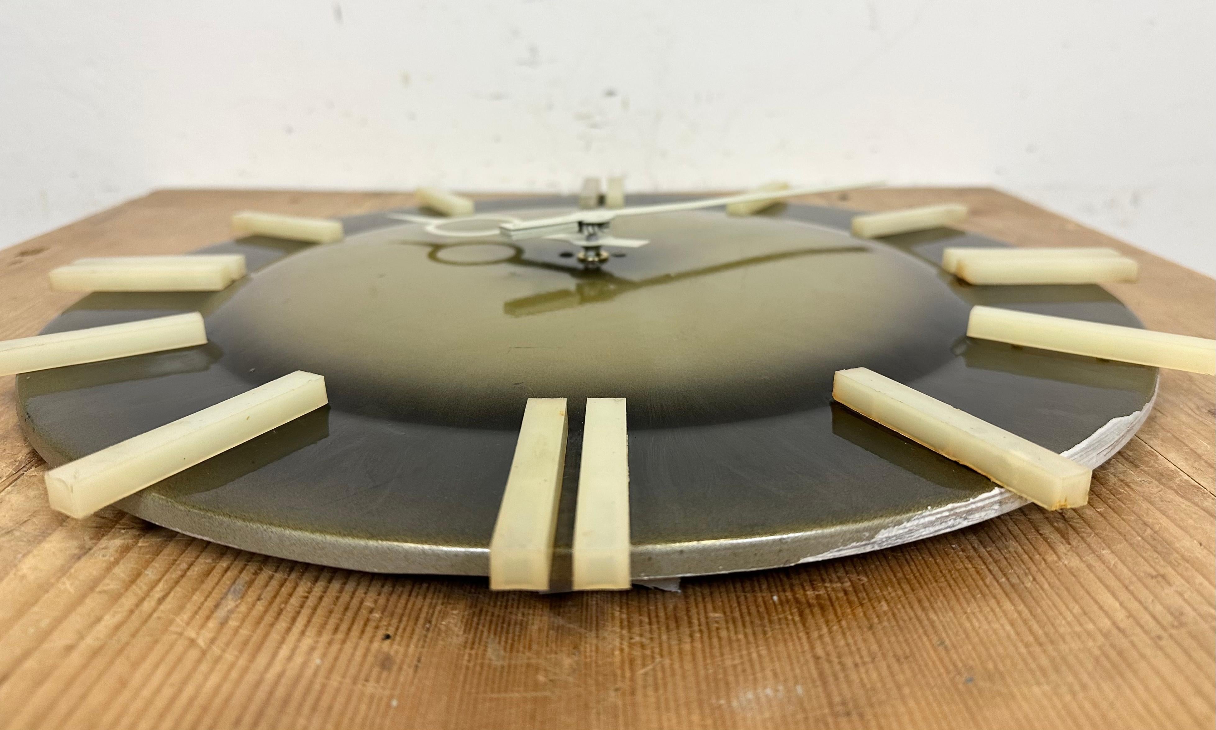 Industrial Office Wall Clock from Pragotron, 1970s For Sale 4