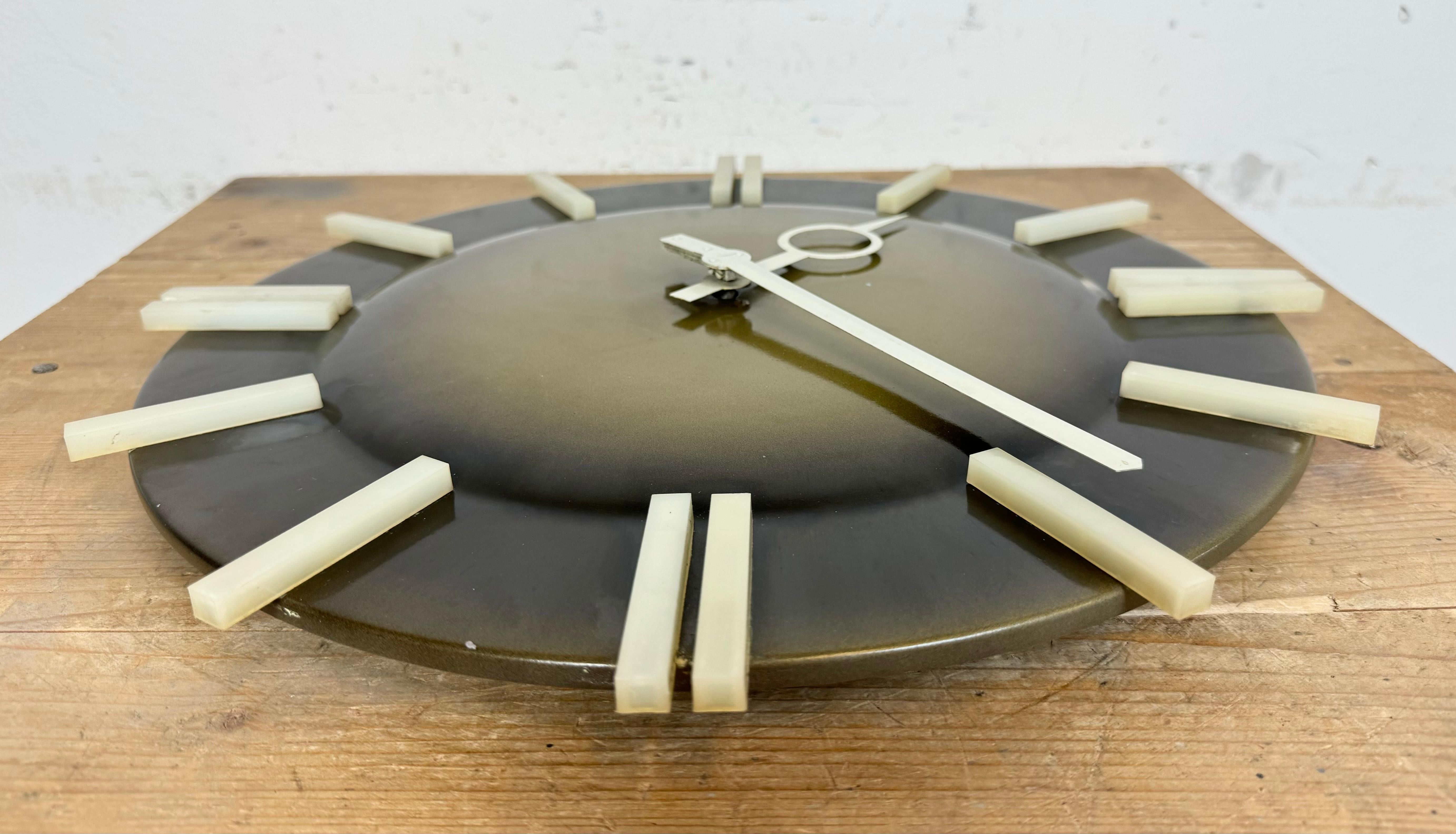 Industrial Office Wall Clock from Pragotron, 1970s For Sale 5