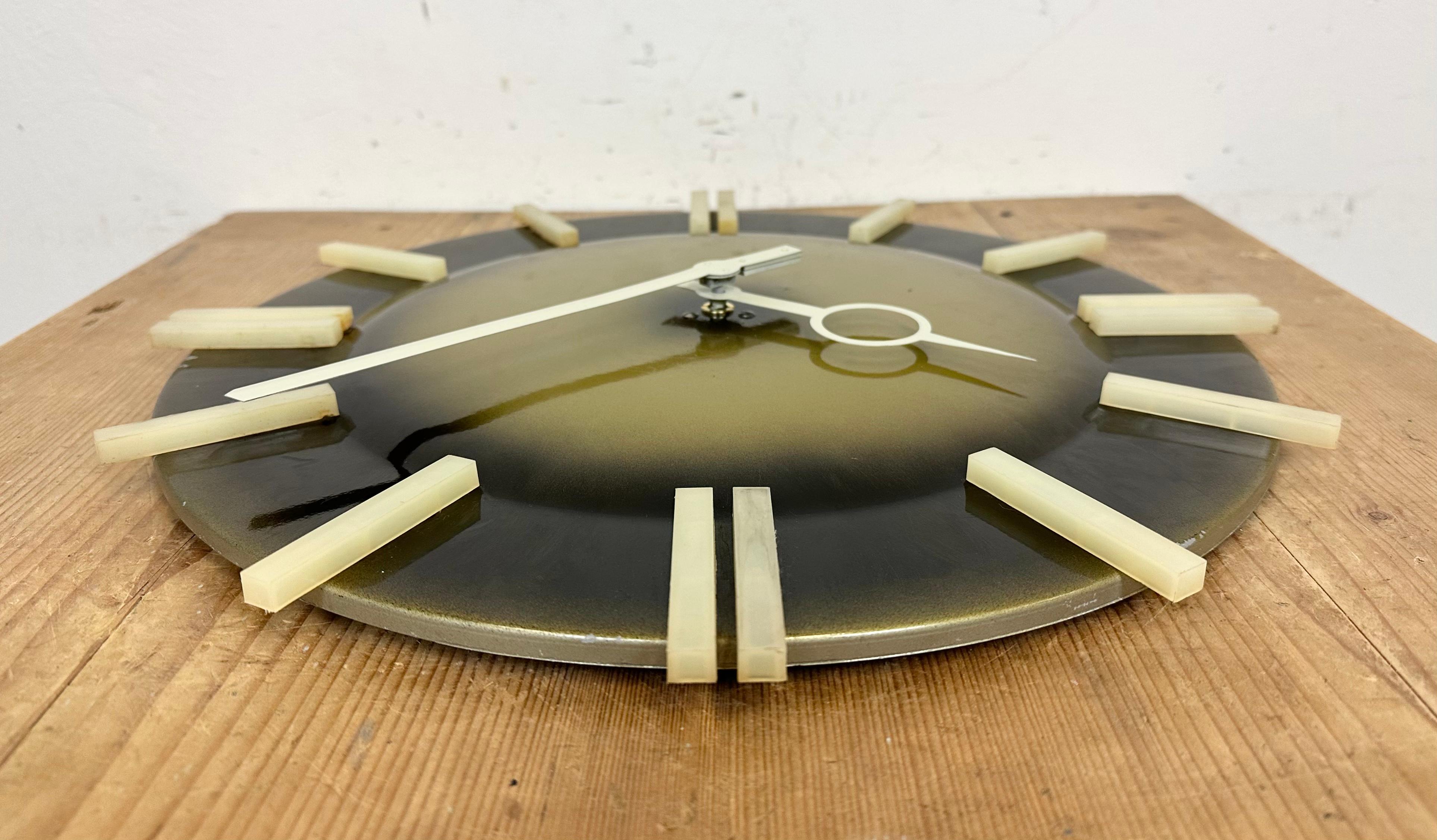 Industrial Office Wall Clock from Pragotron, 1970s For Sale 6