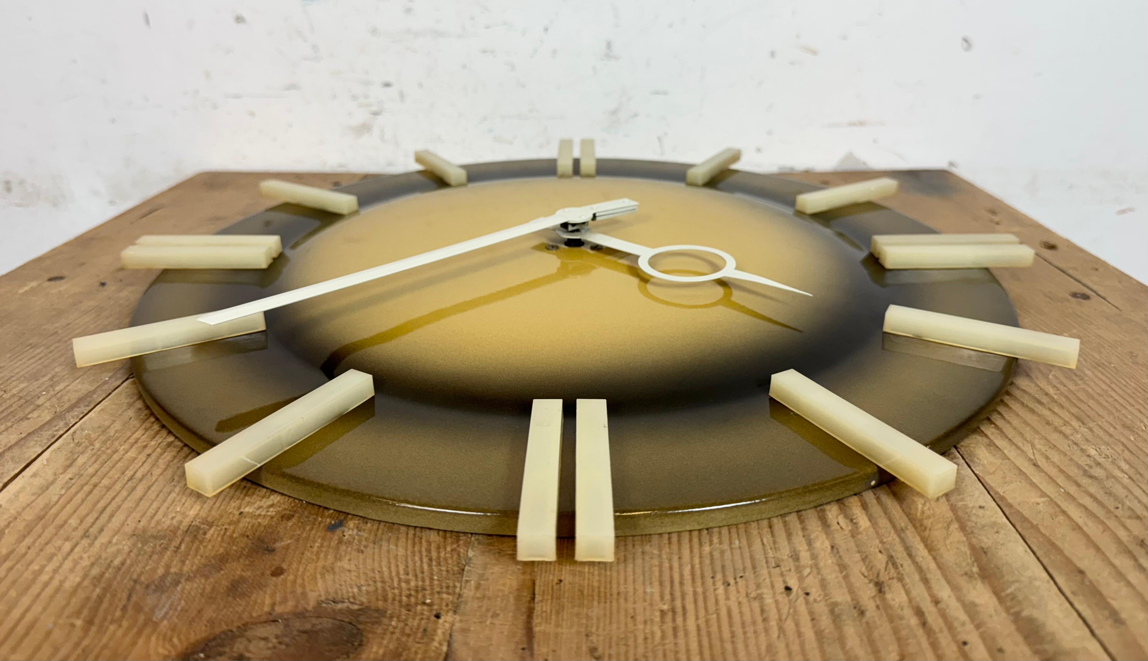 Reloj de pared de oficina industrial de Pragotron, años 70 en venta 5