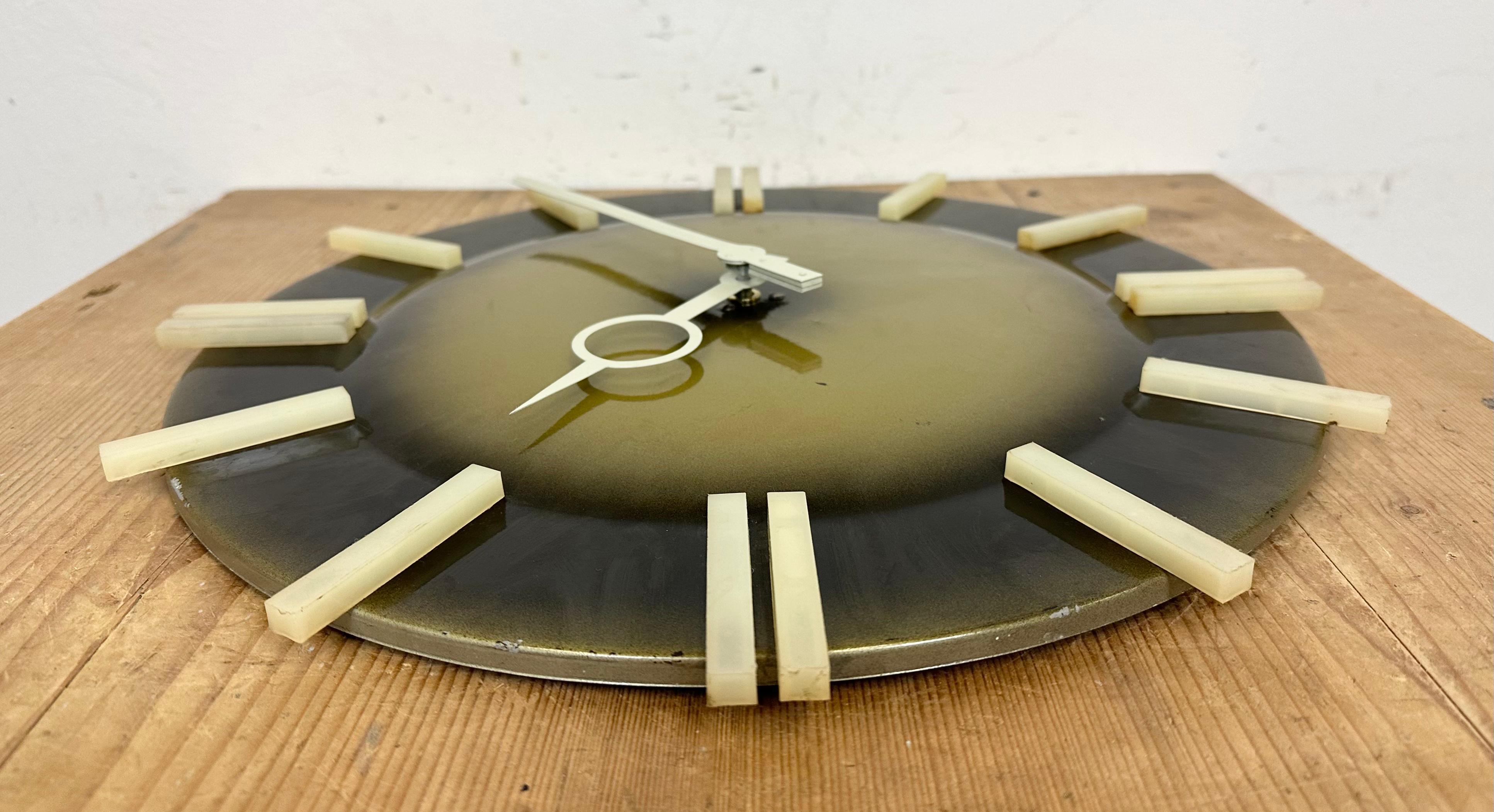 Industrial Office Wall Clock from Pragotron, 1970s For Sale 7