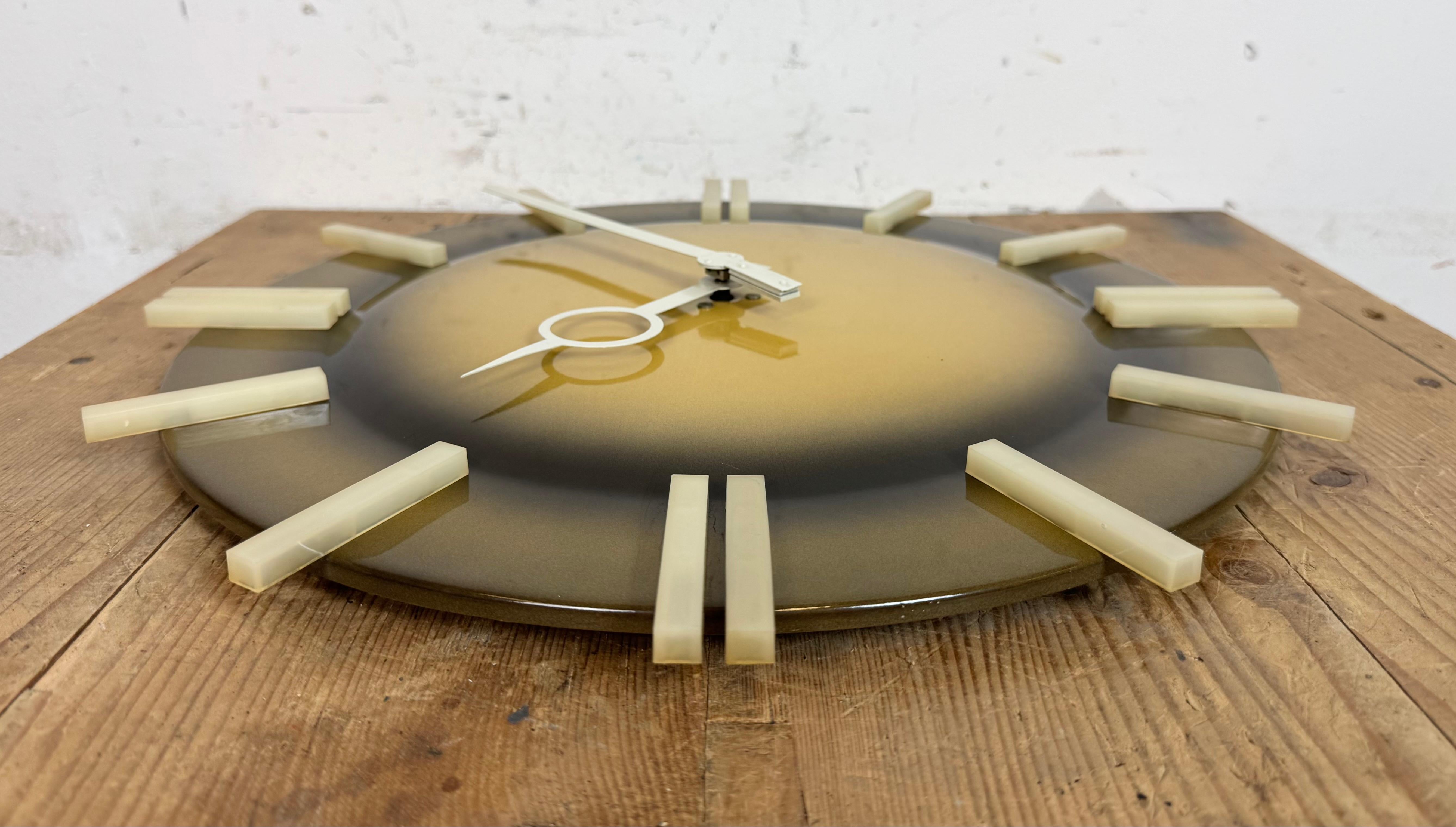 Reloj de pared de oficina industrial de Pragotron, años 70 en venta 6
