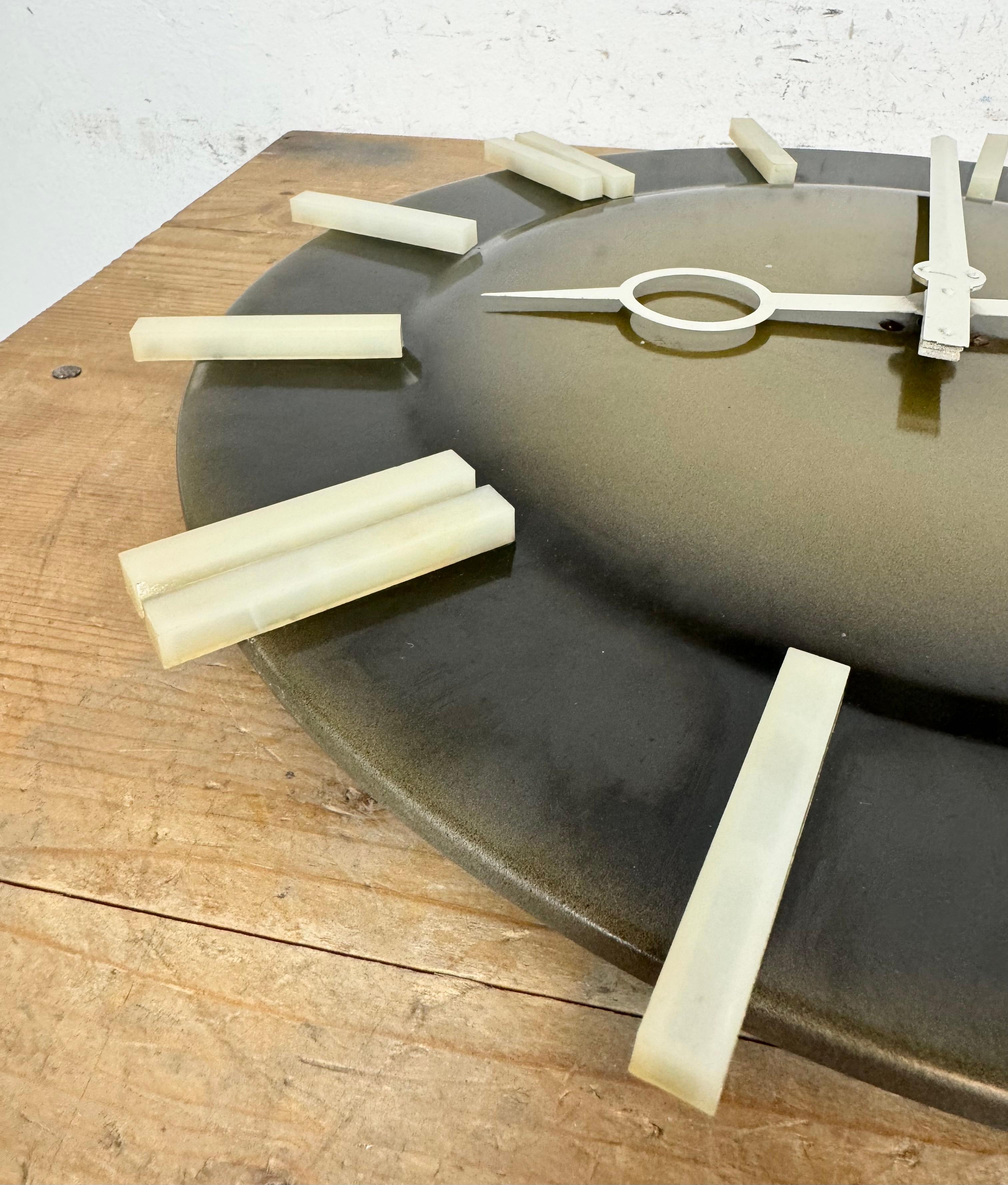 Industrial Office Wall Clock from Pragotron, 1970s For Sale 8