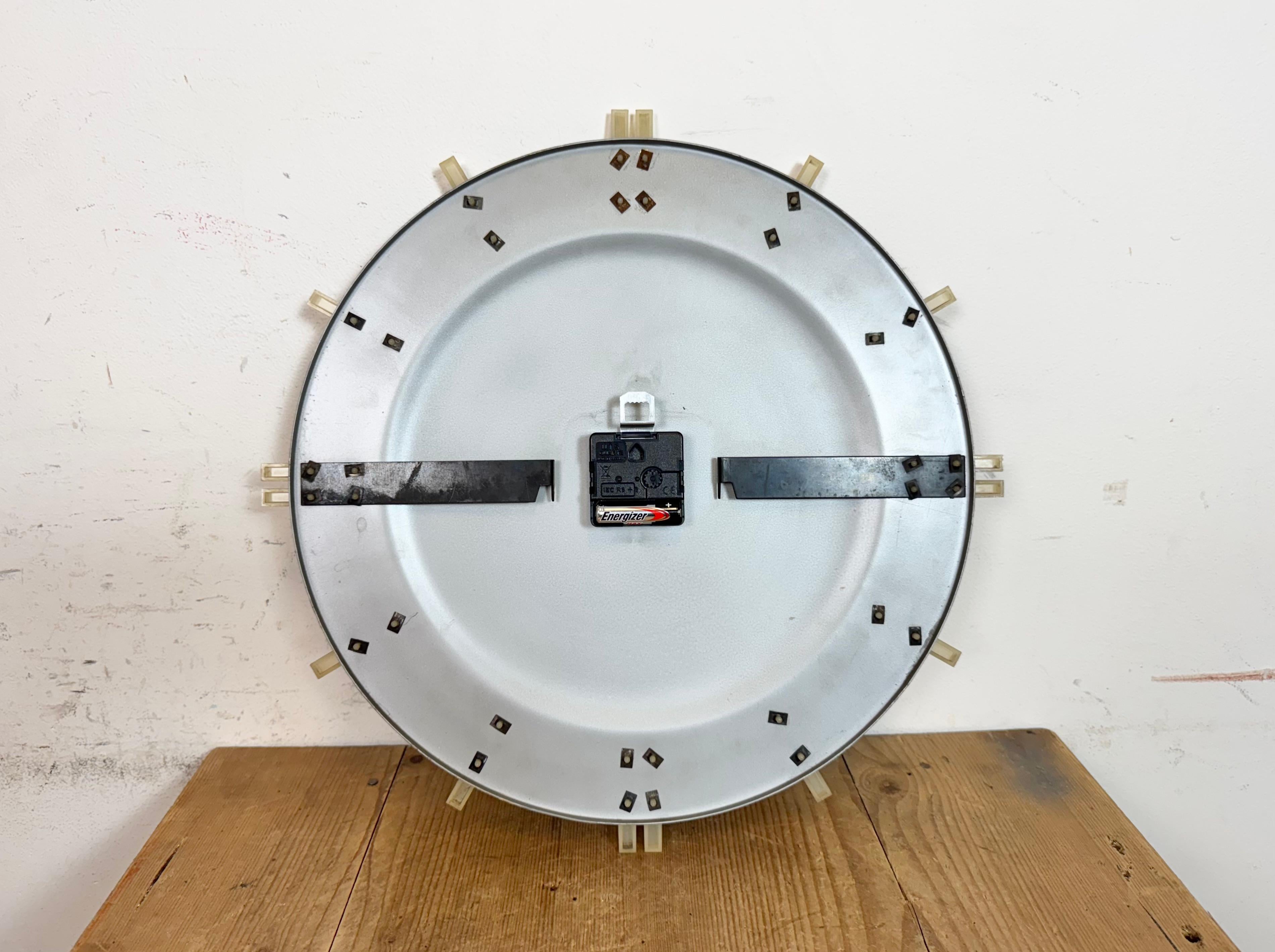 Industrial Office Wall Clock from Pragotron, 1970s For Sale 8