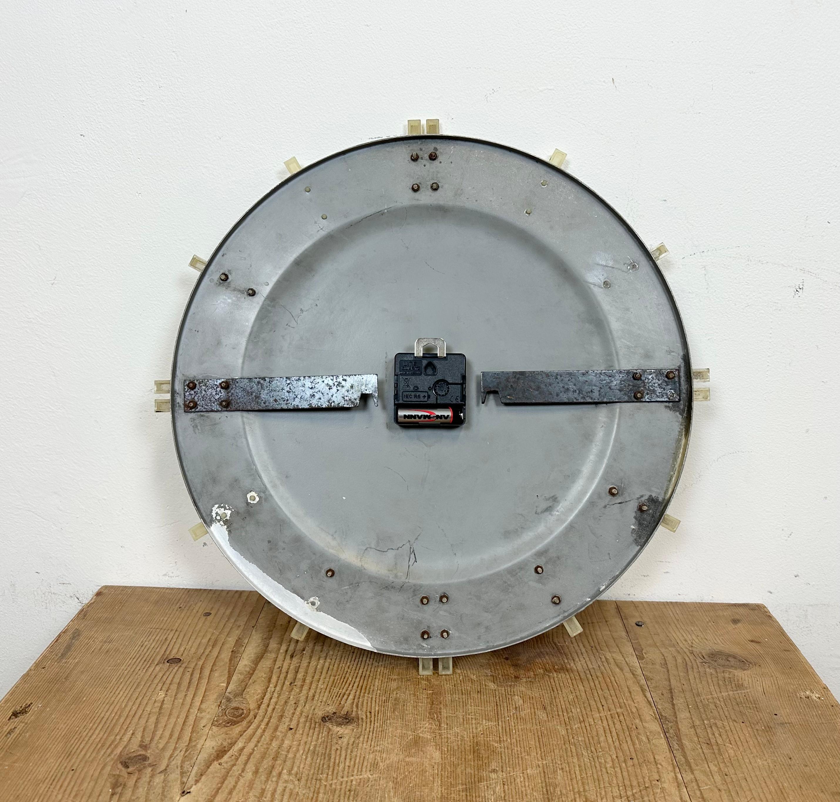 Industrial Office Wall Clock from Pragotron, 1970s For Sale 12