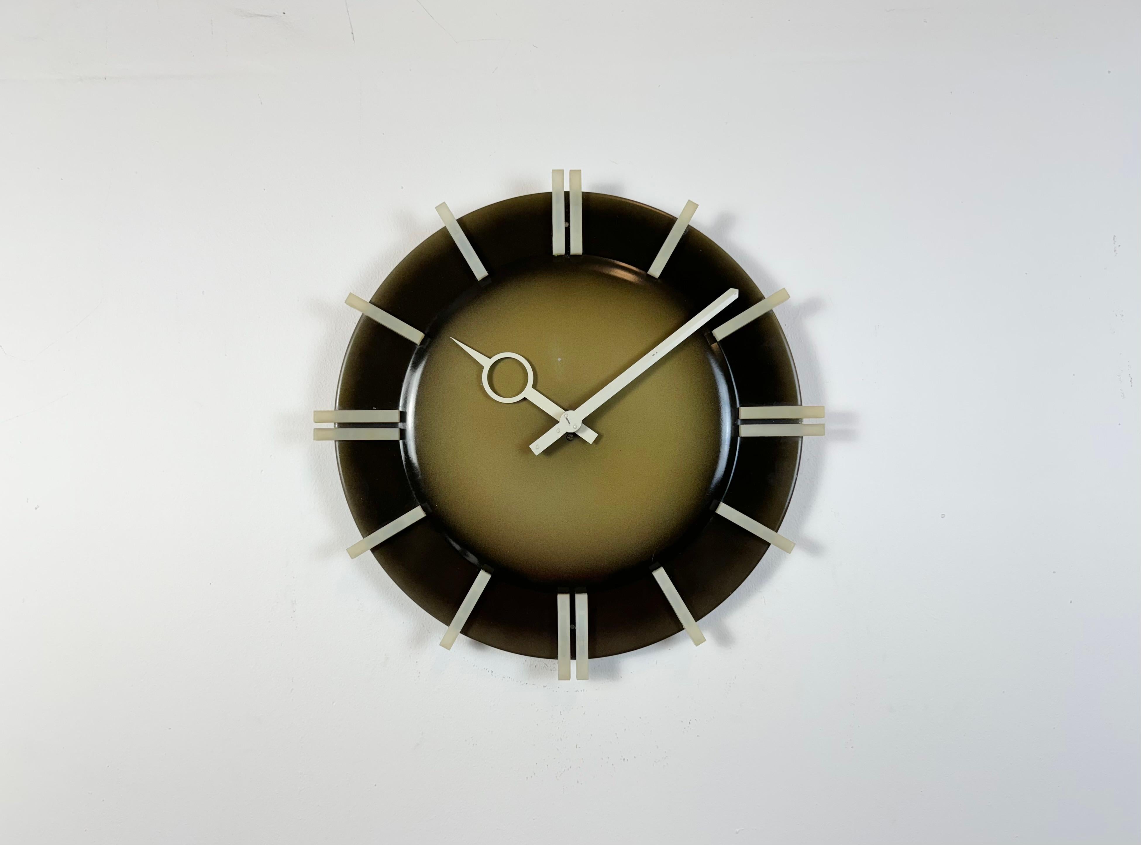 Pragotron PPH 413 is a type of indoor secondary clock. Was produced during the 1970s in former Czechoslovakia. Clock face with white plastic numerals is made from aluminum. Diameter is 43 cm. The piece has been converted into a battery-powered