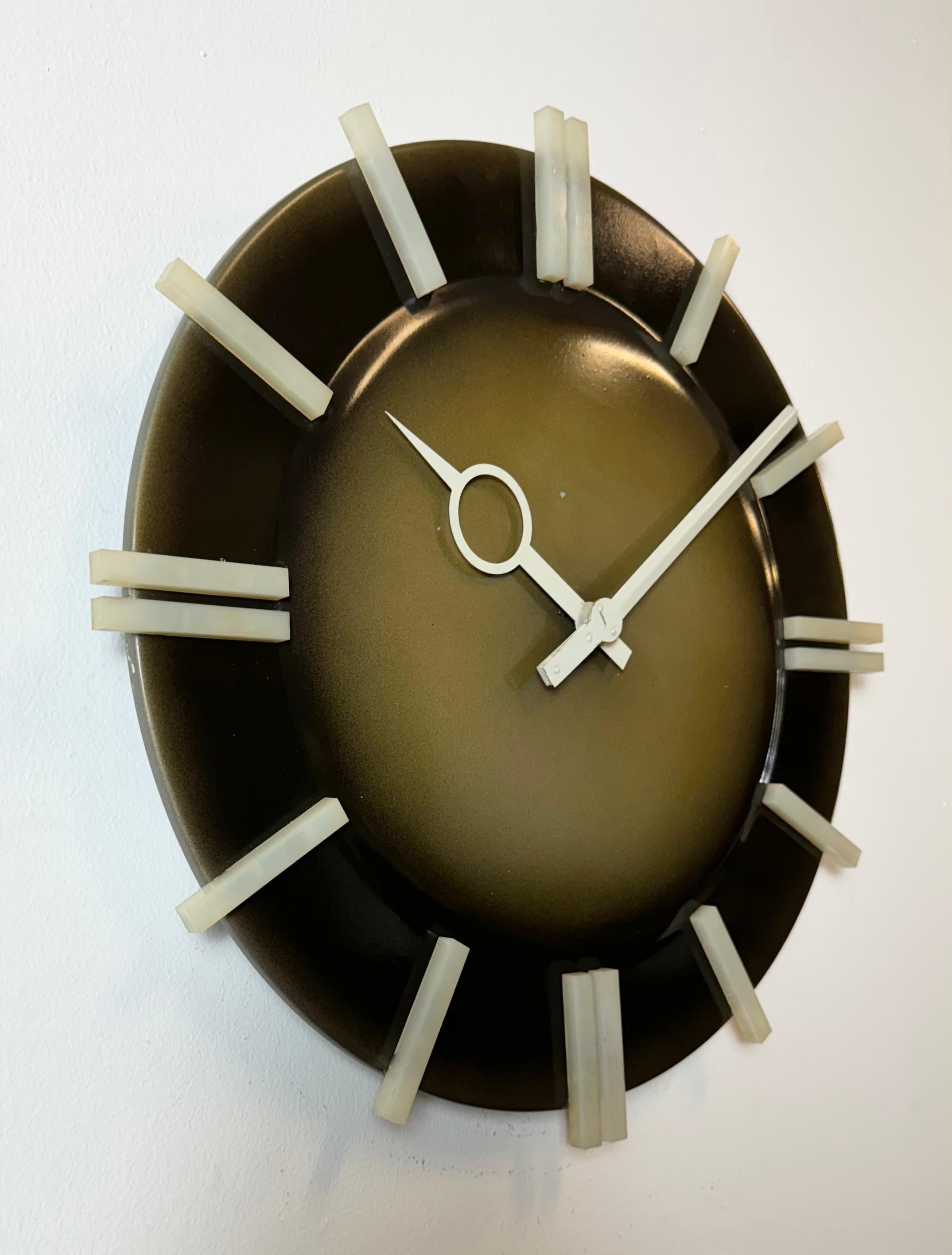 Industrial Office Wall Clock from Pragotron, 1970s In Good Condition For Sale In Kojetice, CZ