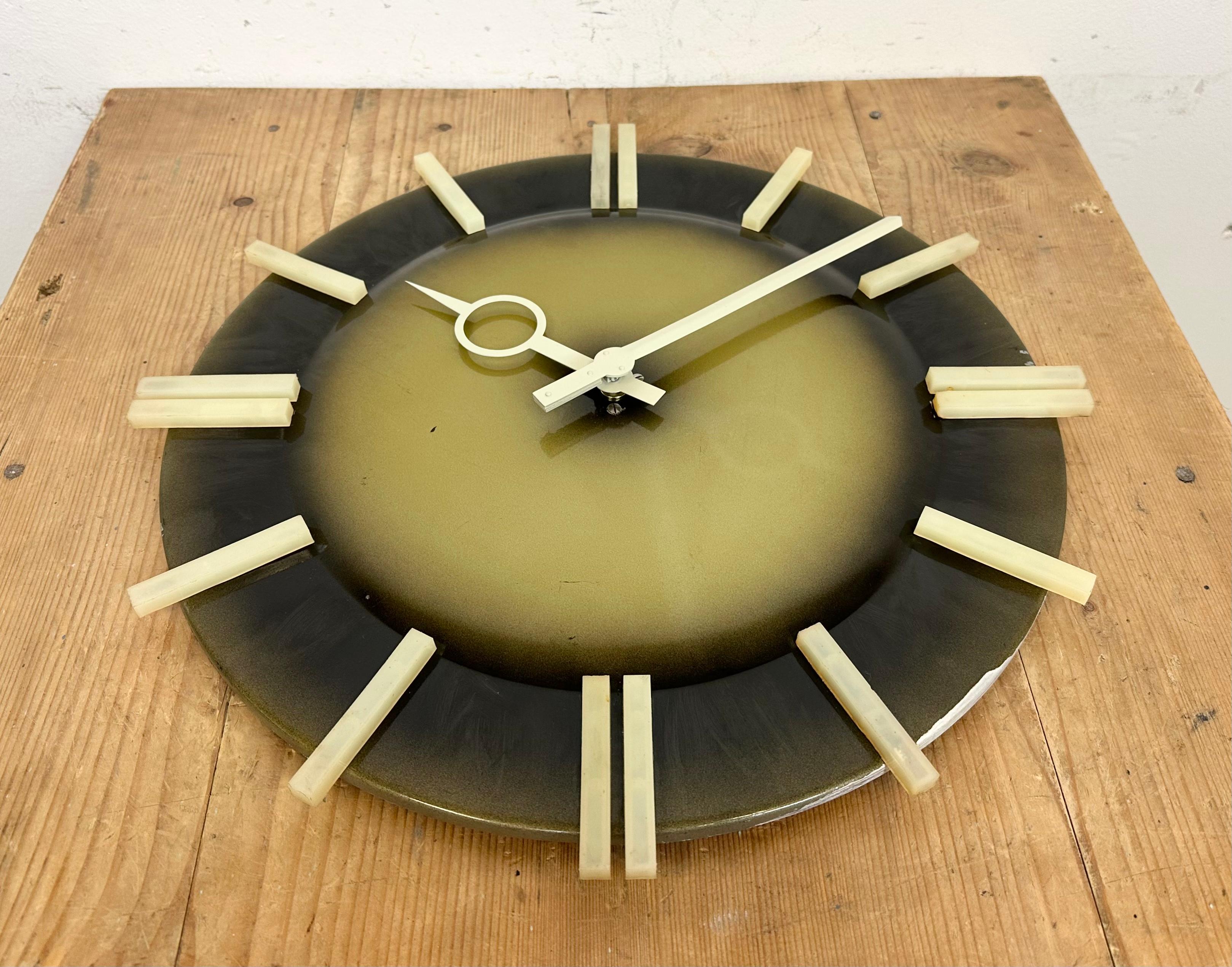 Industrial Office Wall Clock from Pragotron, 1970s For Sale 1