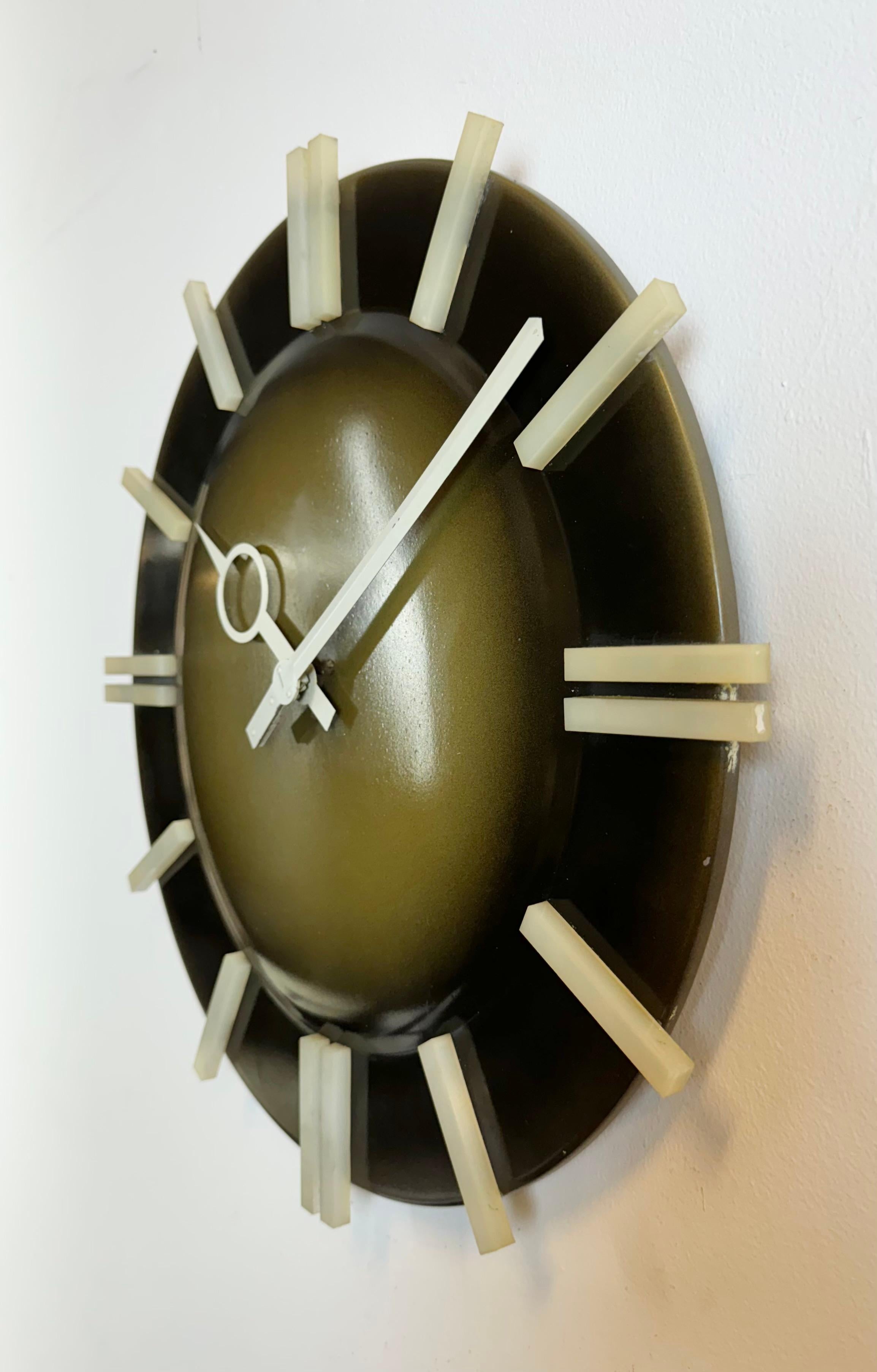 Industrial Office Wall Clock from Pragotron, 1970s For Sale 1
