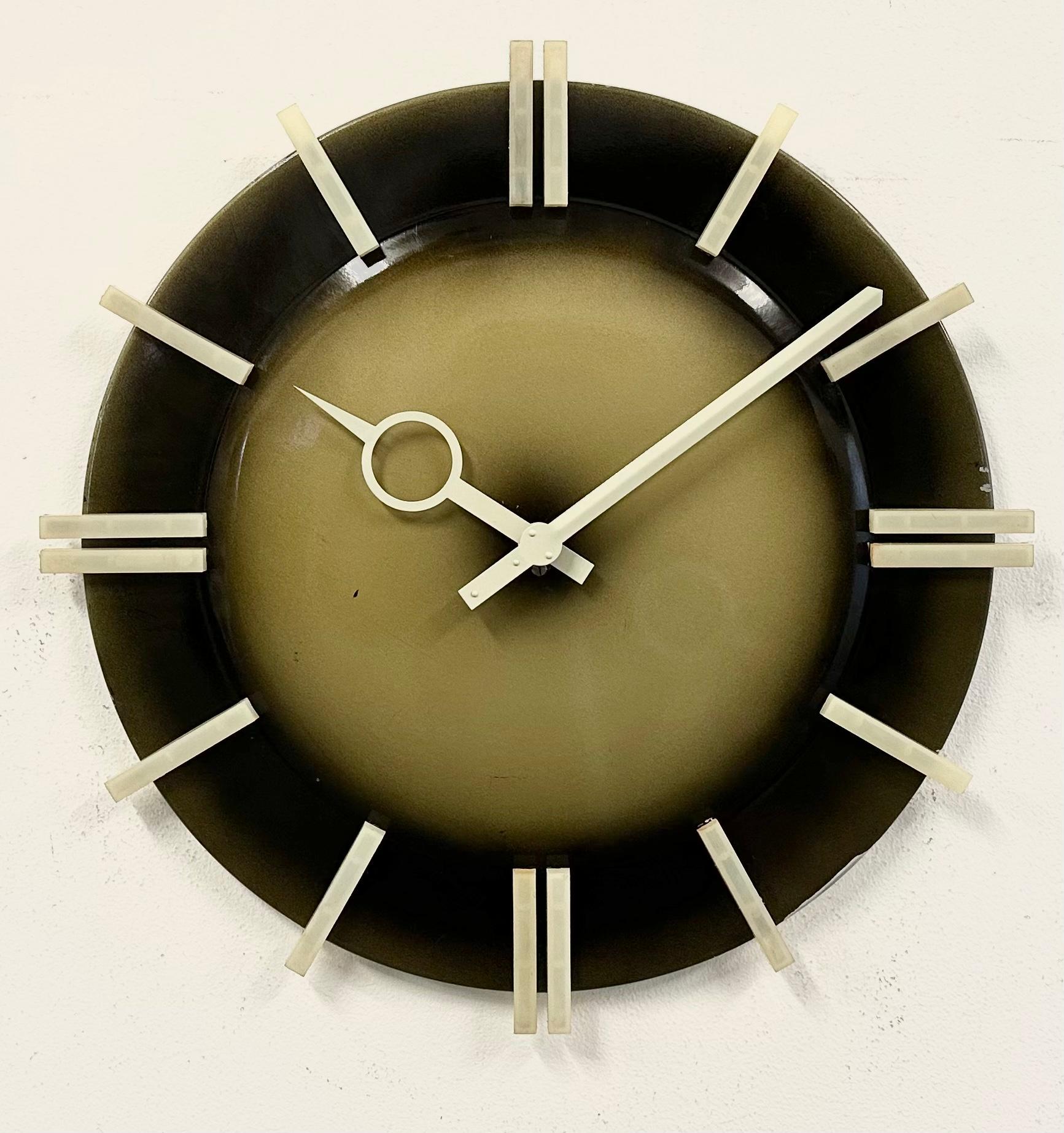 Industrial Office Wall Clock from Pragotron, 1970s For Sale 2