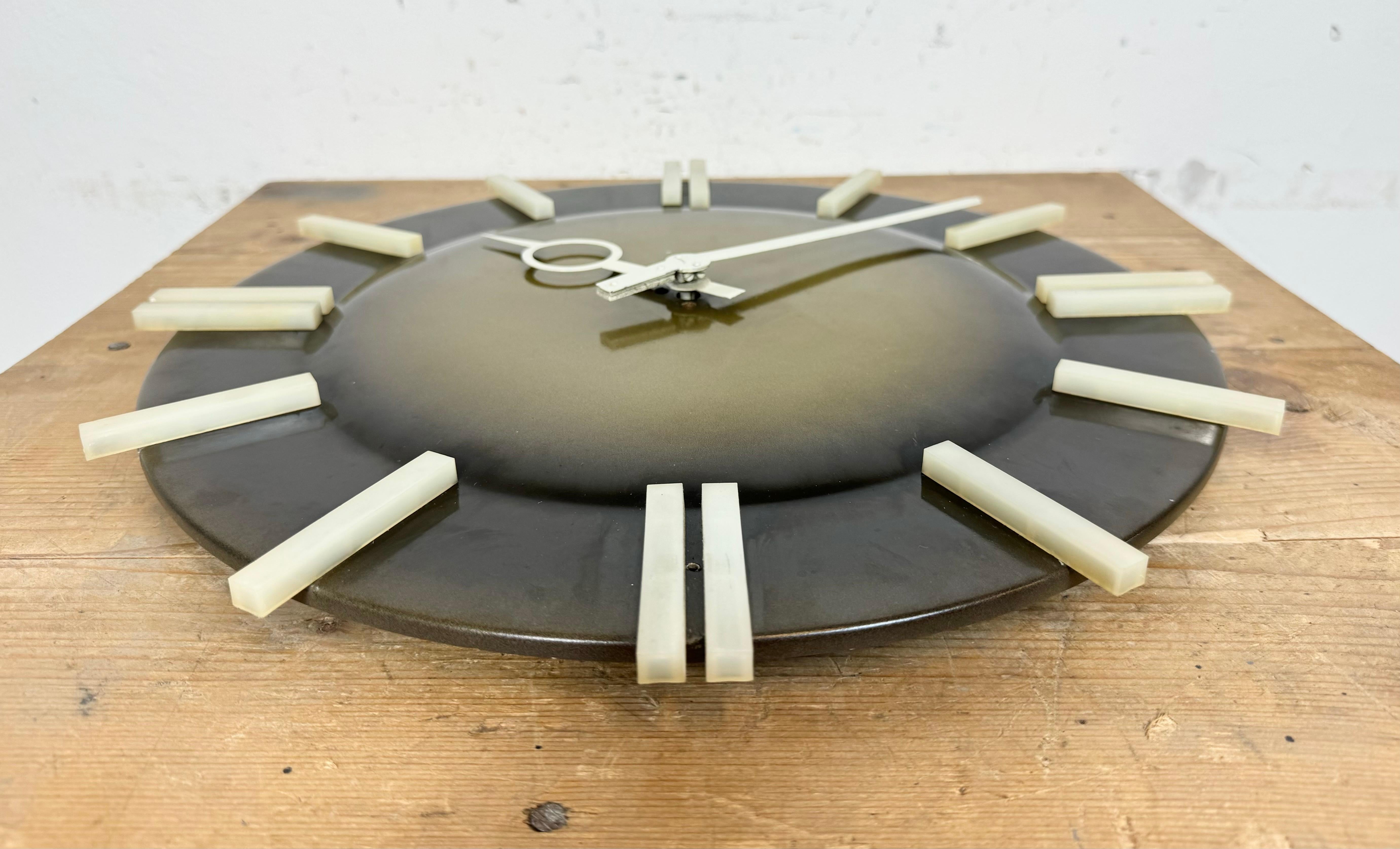 Industrial Office Wall Clock from Pragotron, 1970s For Sale 2