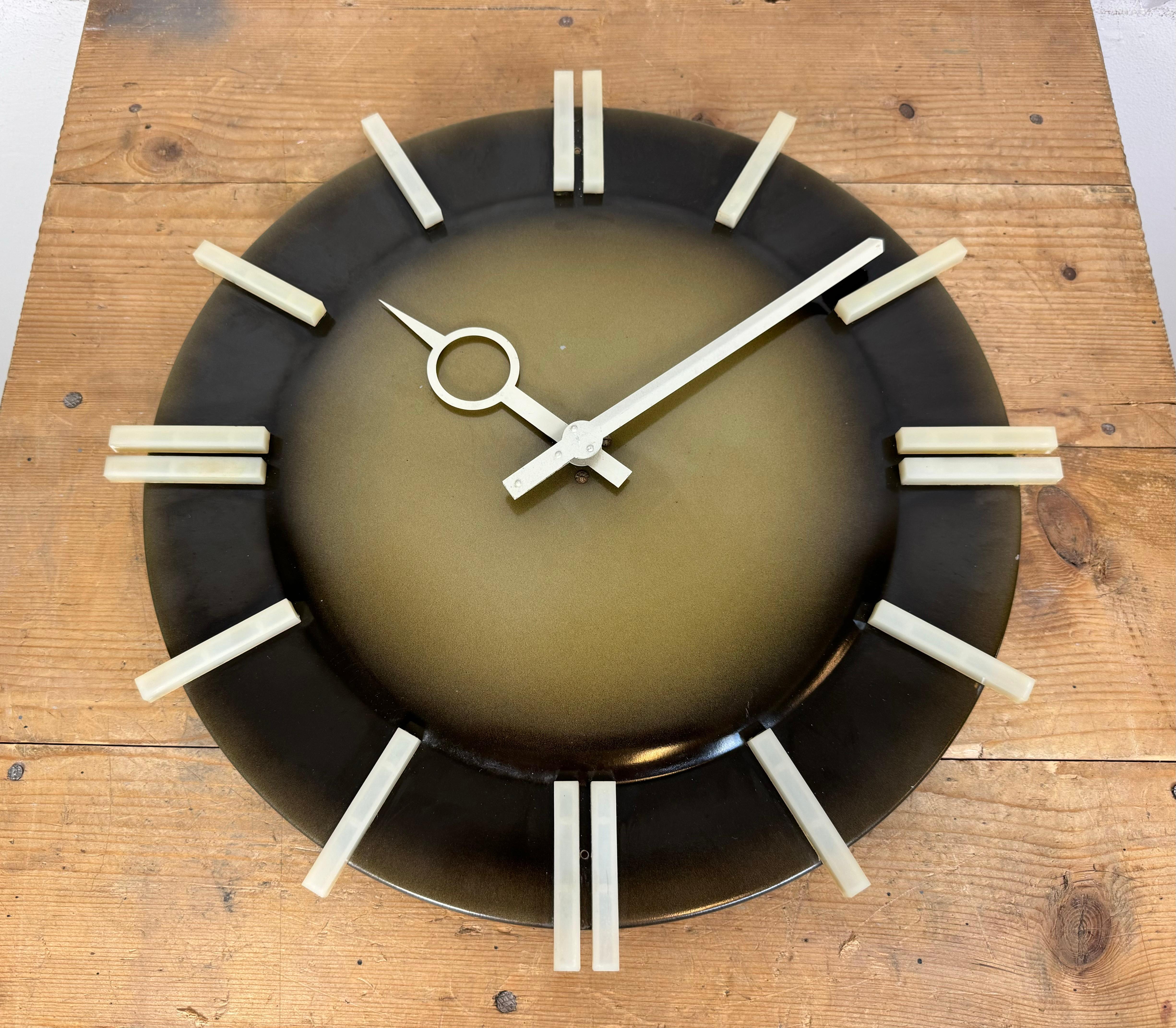 Industrial Office Wall Clock from Pragotron, 1970s For Sale 3