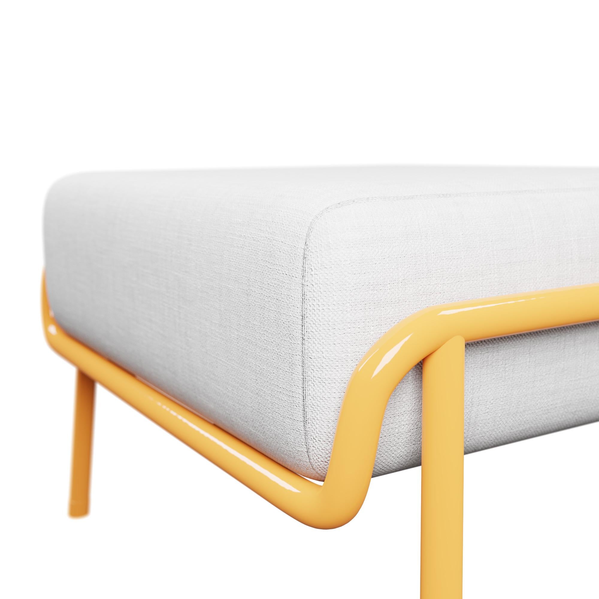 Vannerie Ottoman industriel finition orange DUV Tissu crème avec fabrication artisanale Murmurio en vente