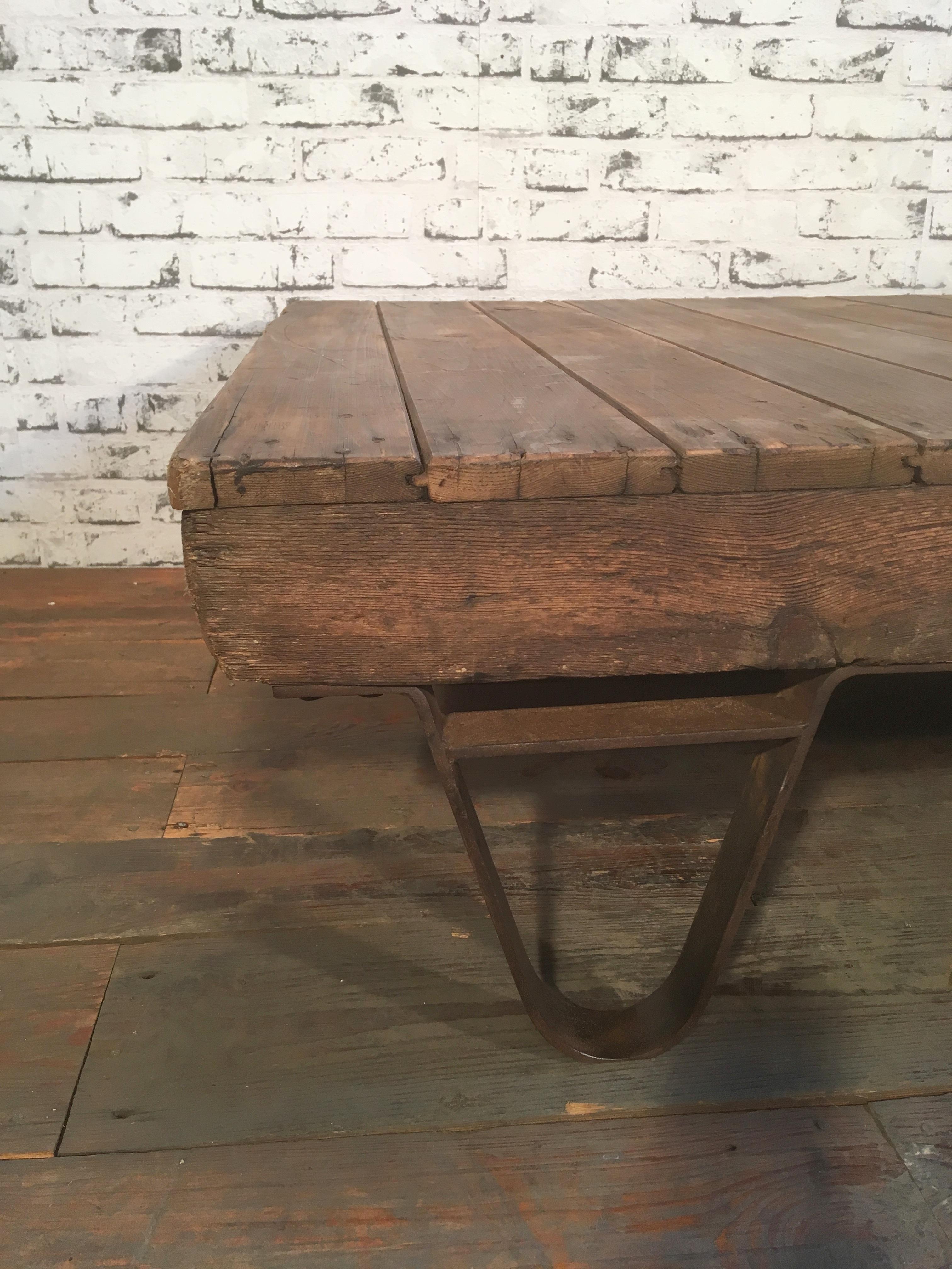 Vintage Industrial pallet coffee table manufactured in the 1950s. Made of solid wood and iron .Good vintage condition.
