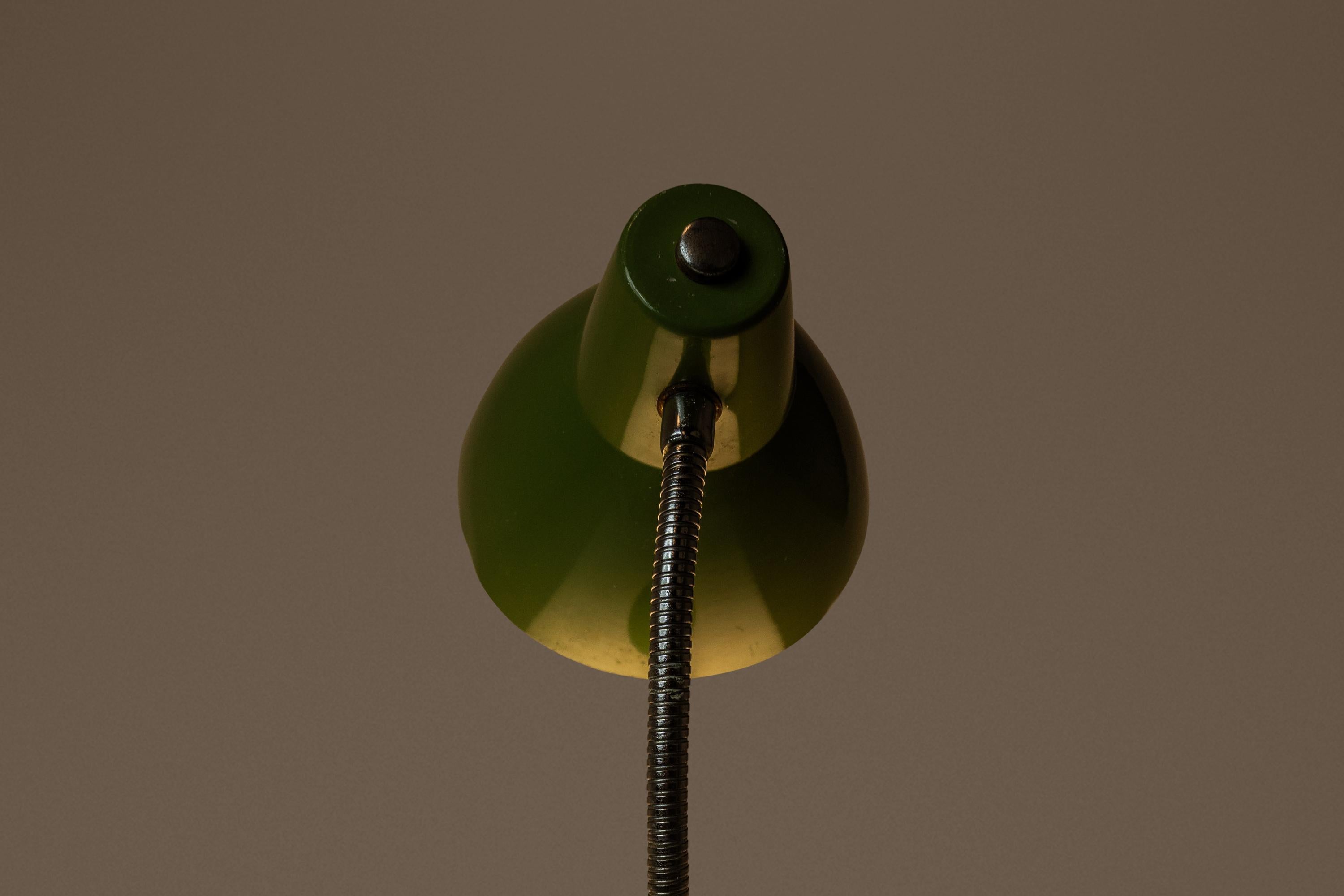 Industrial Patinaed Adjustable Height Desk Table Lamp in Army Green, c. 1960s For Sale 4