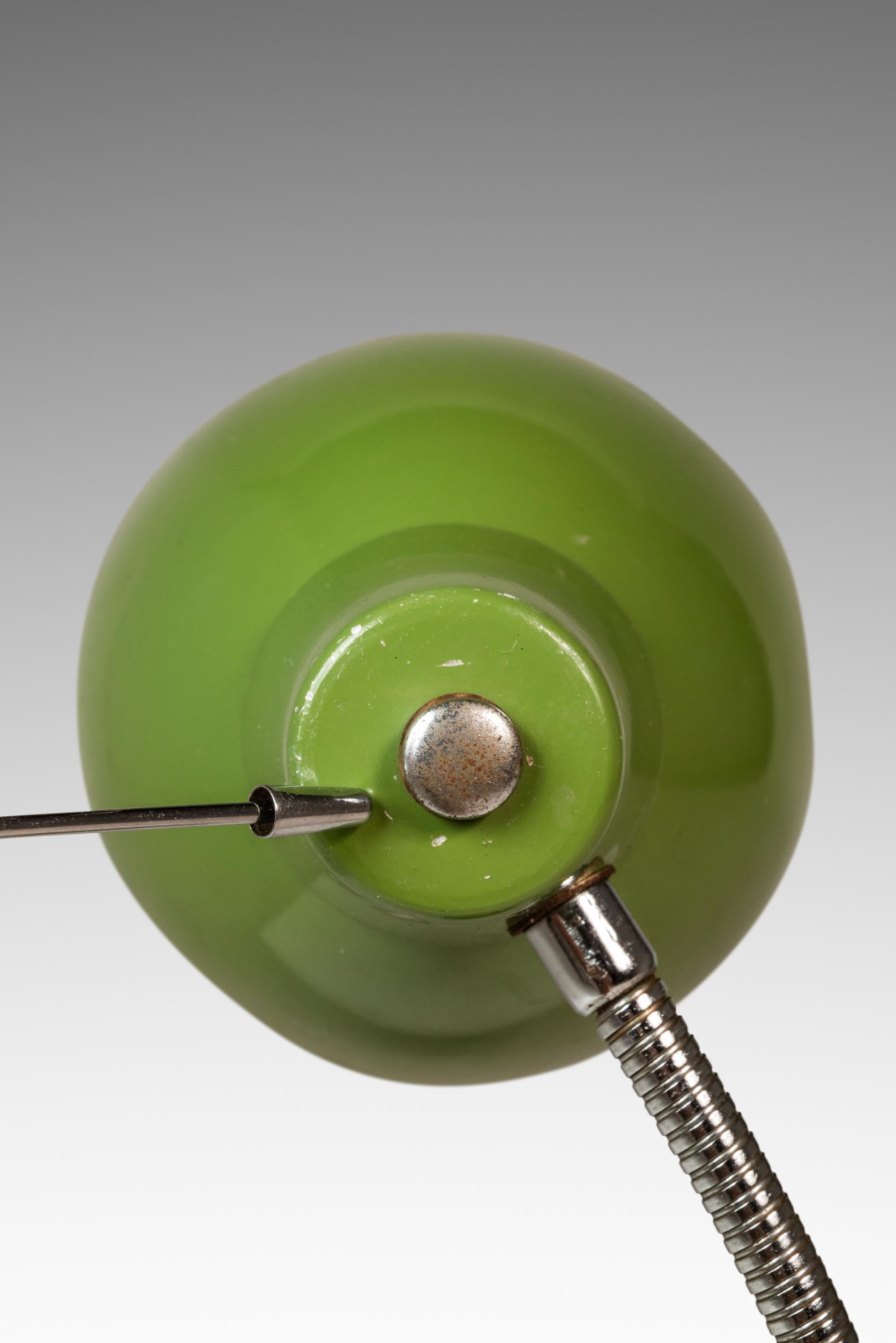 Industrial Patinaed Adjustable Height Desk Table Lamp in Army Green, c. 1960s For Sale 6