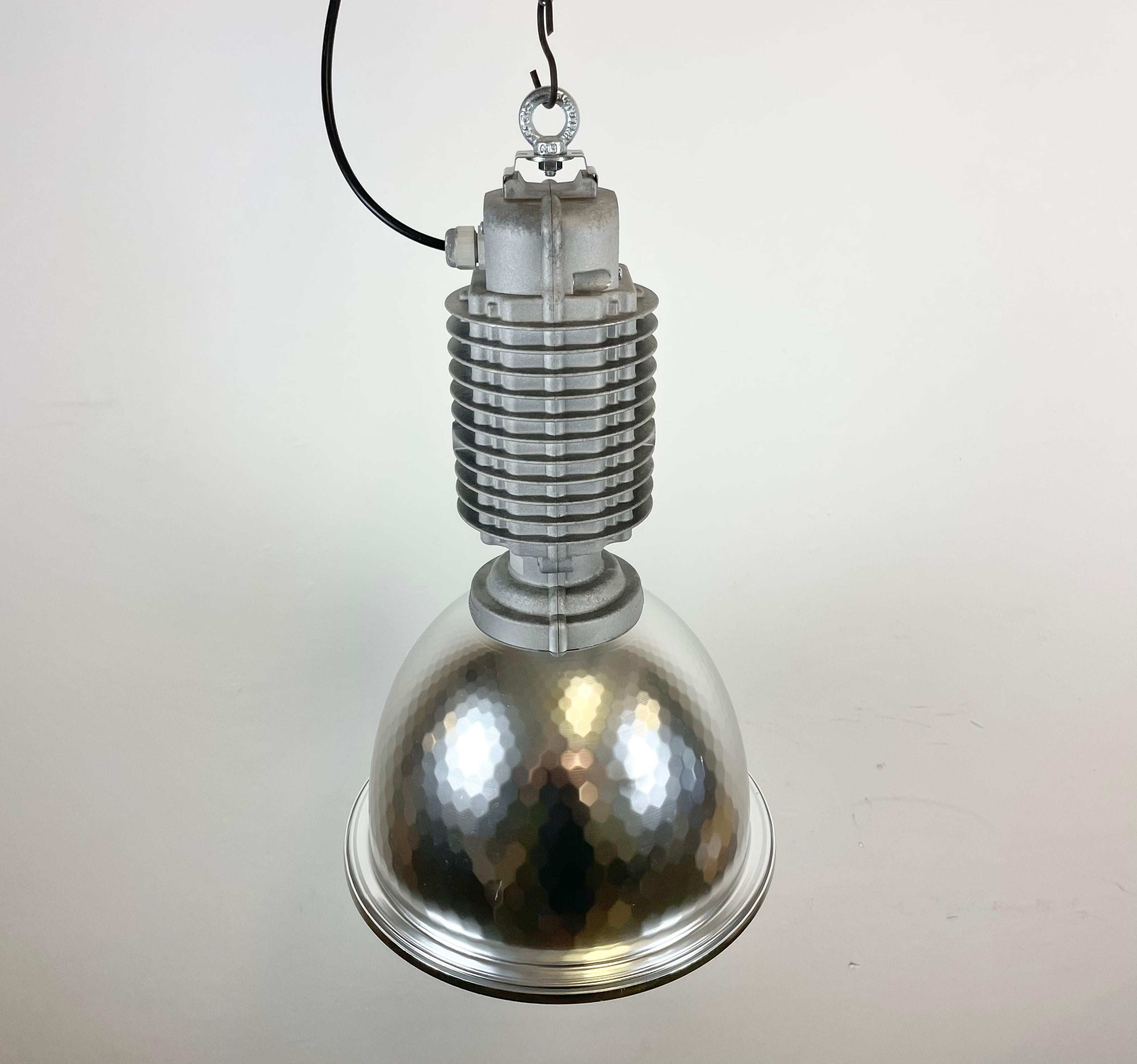 Lampe pendante industrielle de Charles Keller pour Zumtobel, 1990 en vente 1