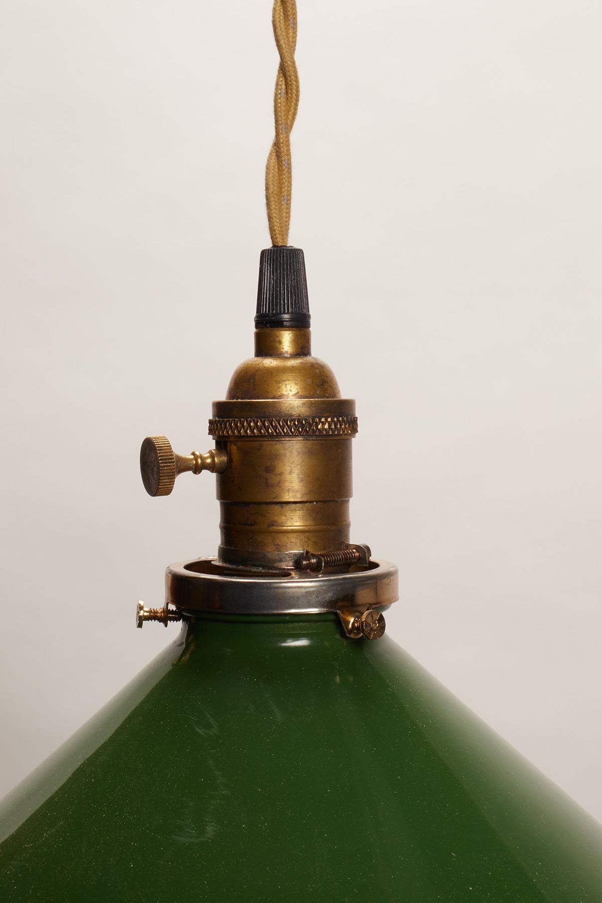 Industrial pendant lamp from a tailor's shop, in metal and mirrors, USA 1920. In Good Condition For Sale In Milan, IT