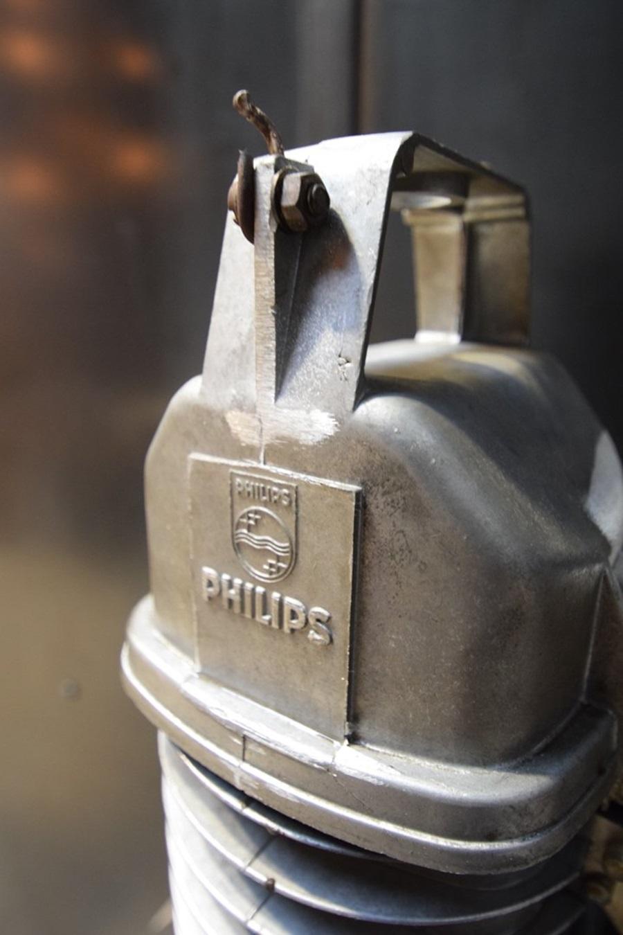 Lámpara colgante industrial de Philips, años 60 Francés en venta