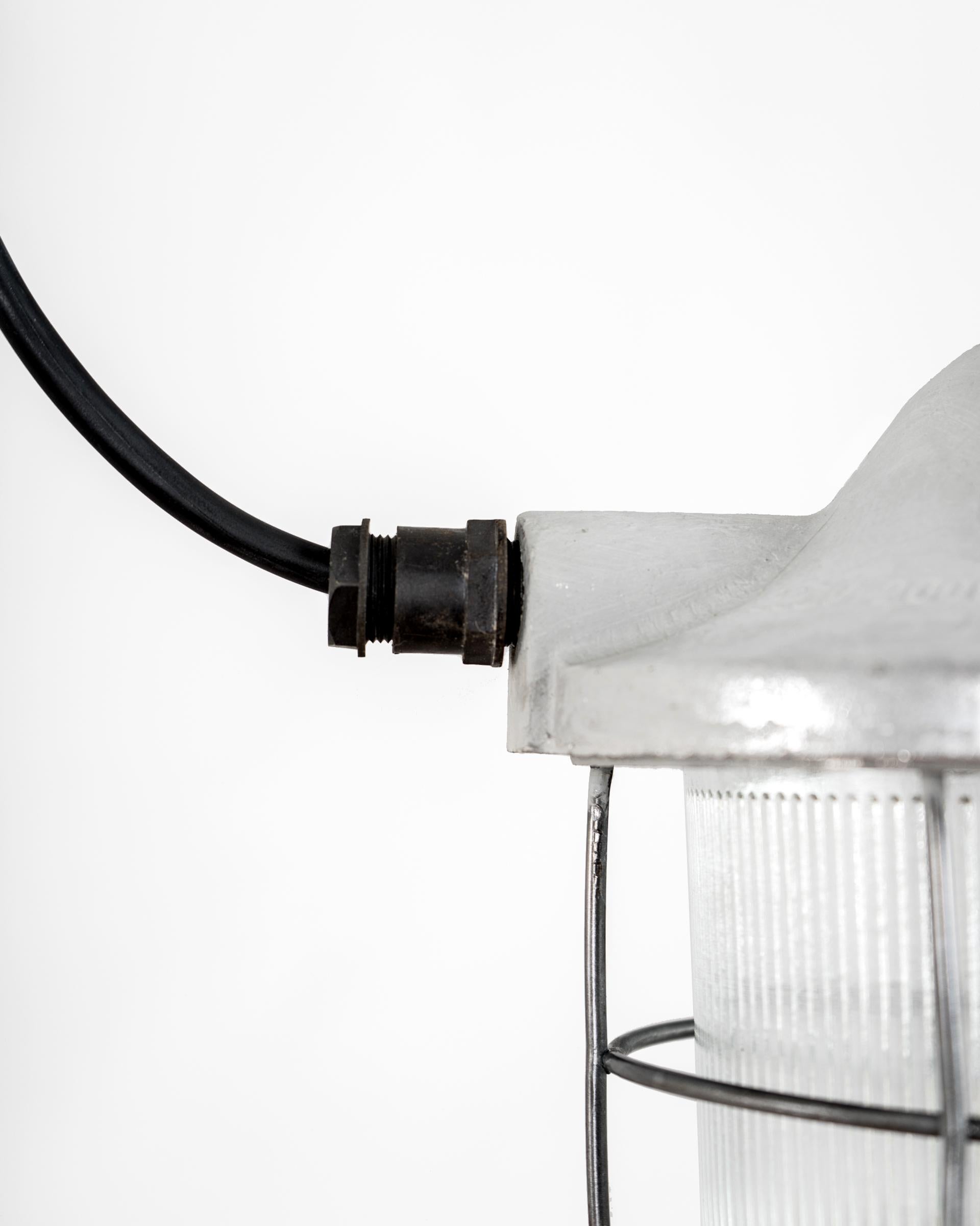 Industrial pendant lamp made in Poland, 1960's In Good Condition For Sale In CANGAS, ES