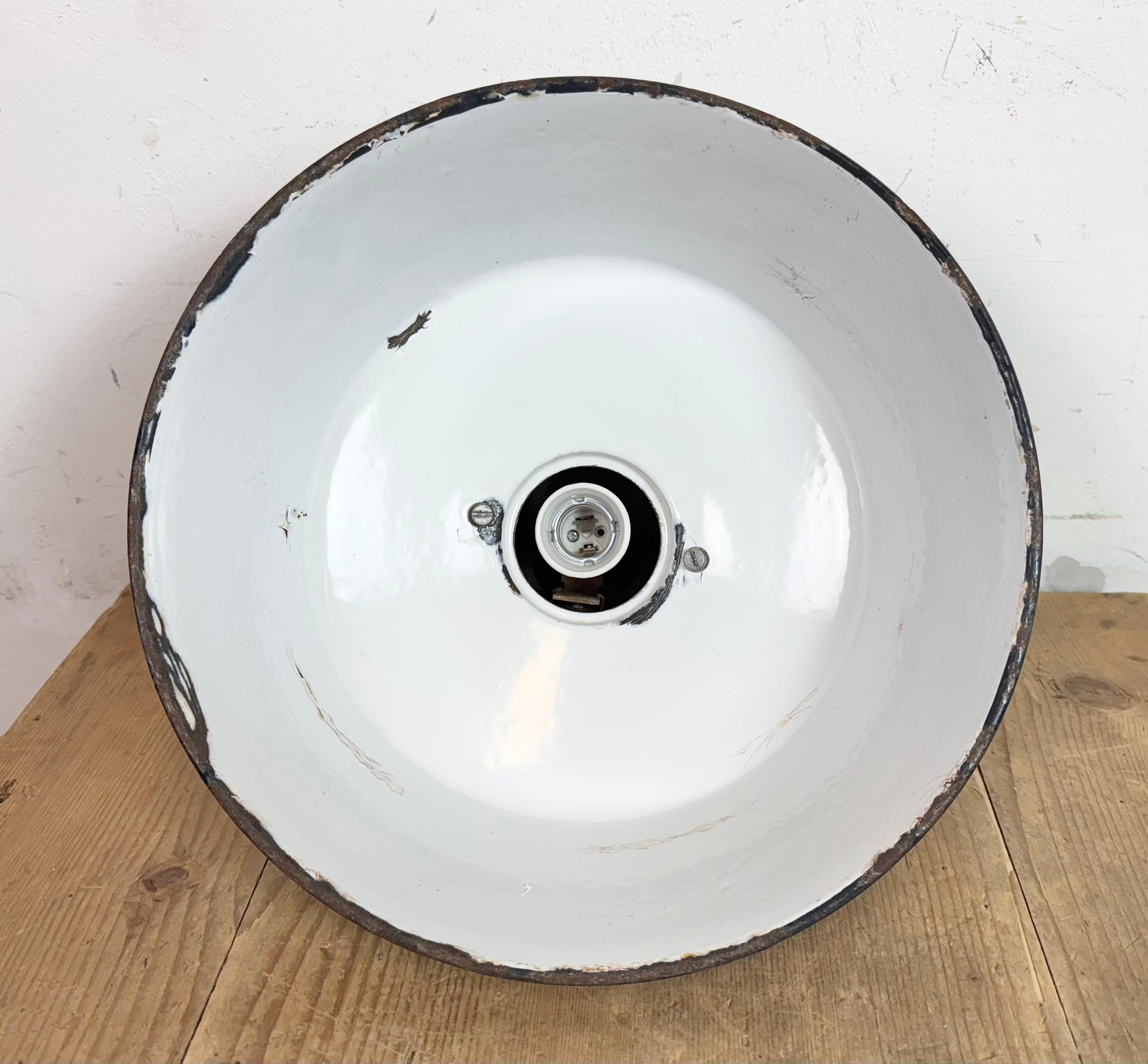 Lampada industriale da fabbrica in smalto petrolio con piano in ghisa, anni '60 in vendita 6