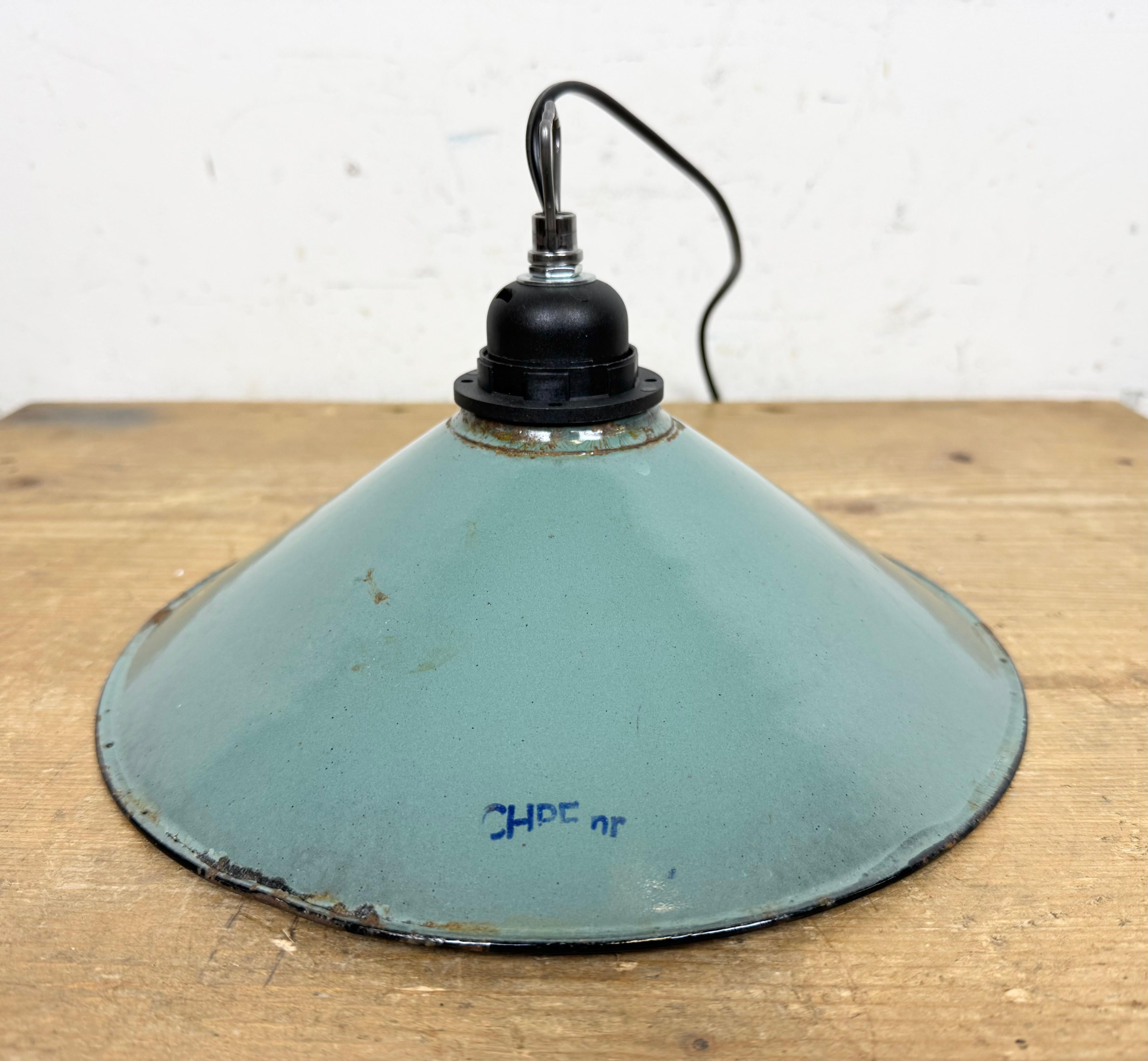 Lampada a sospensione industriale a smalto Petrol Factory, anni '60 in vendita 3