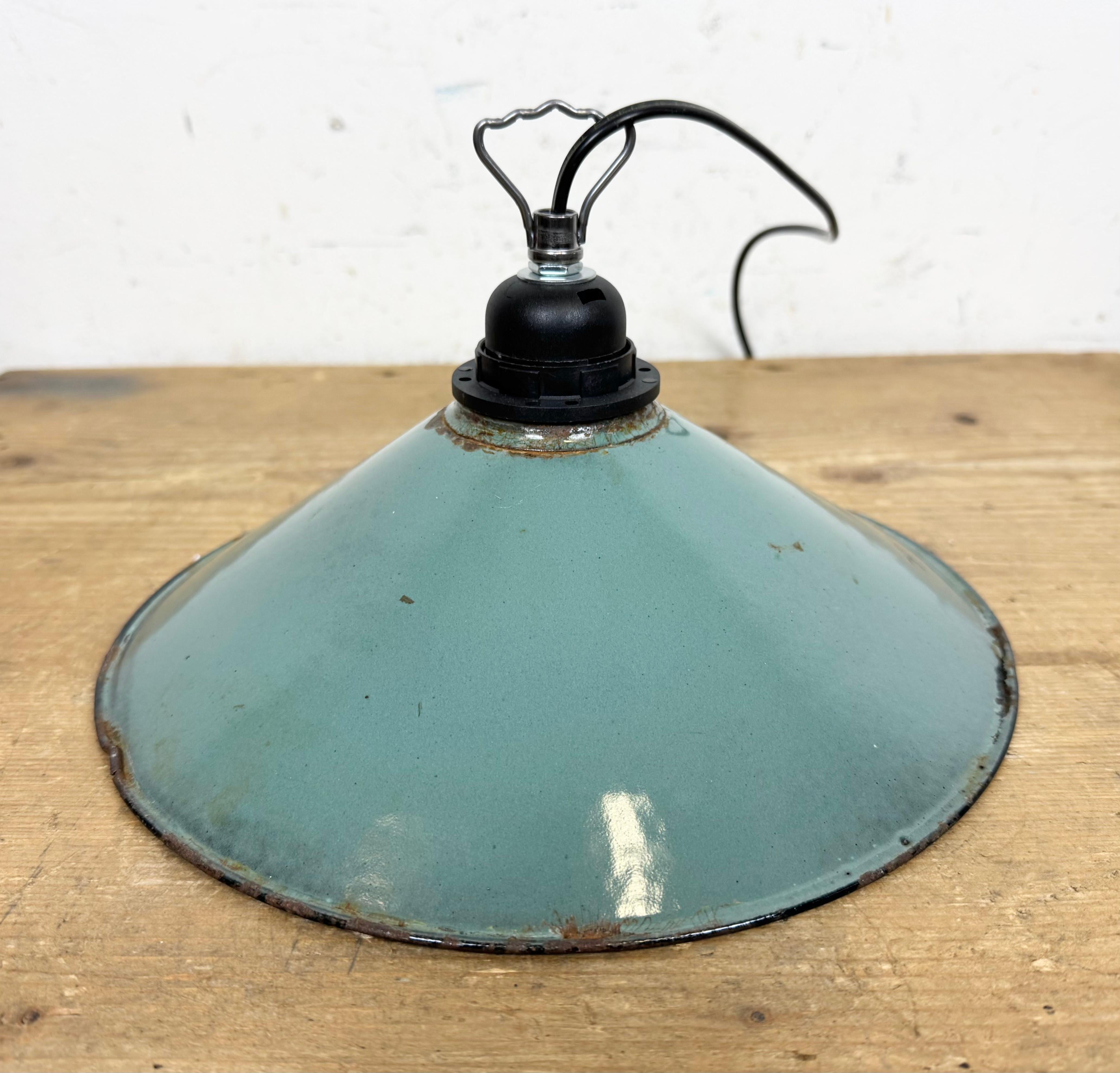 Lampada a sospensione industriale a smalto Petrol Factory, anni '60 in vendita 4