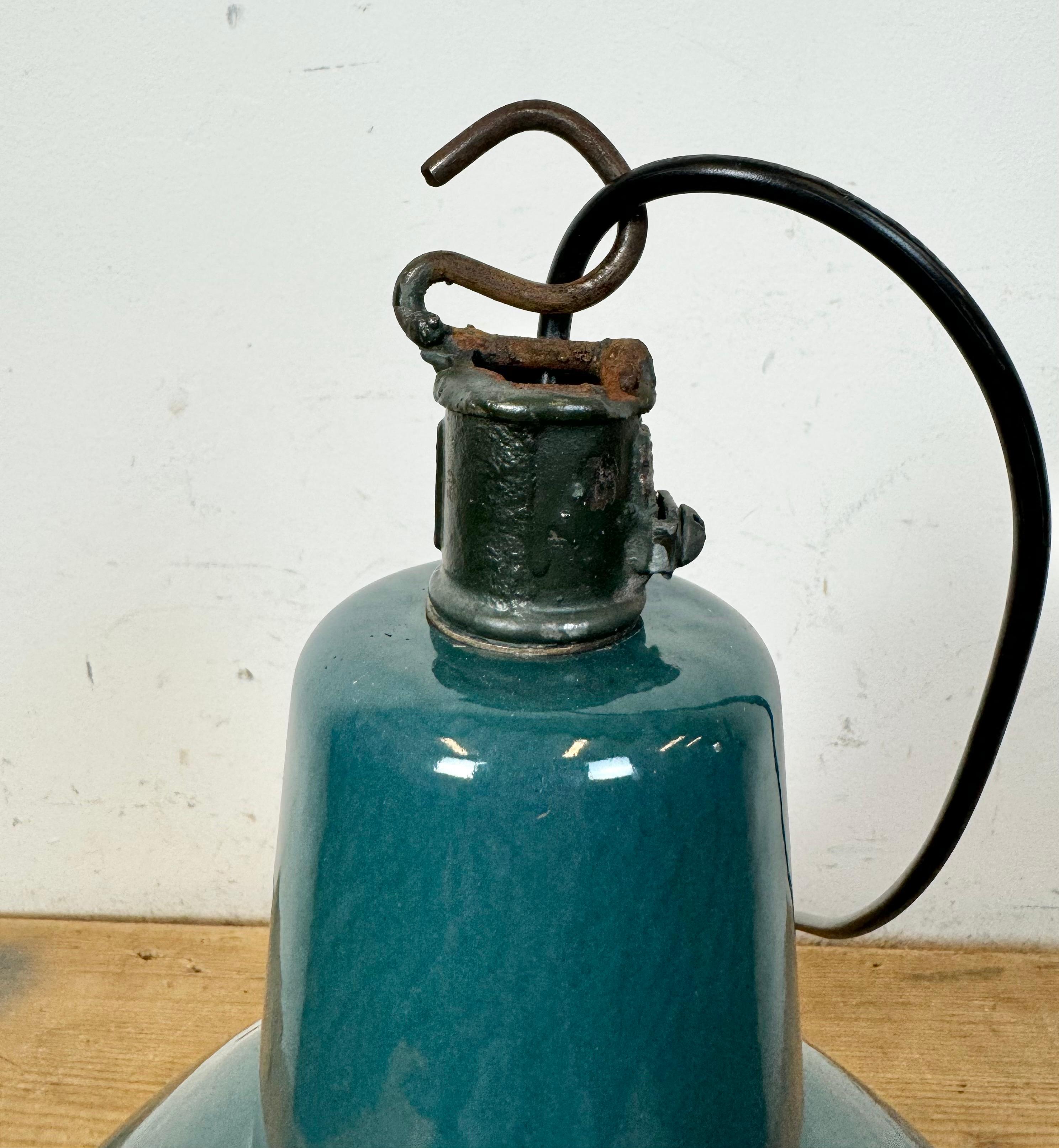 Lampada a sospensione industriale a smalto Petrol Factory, anni '60 in vendita 5
