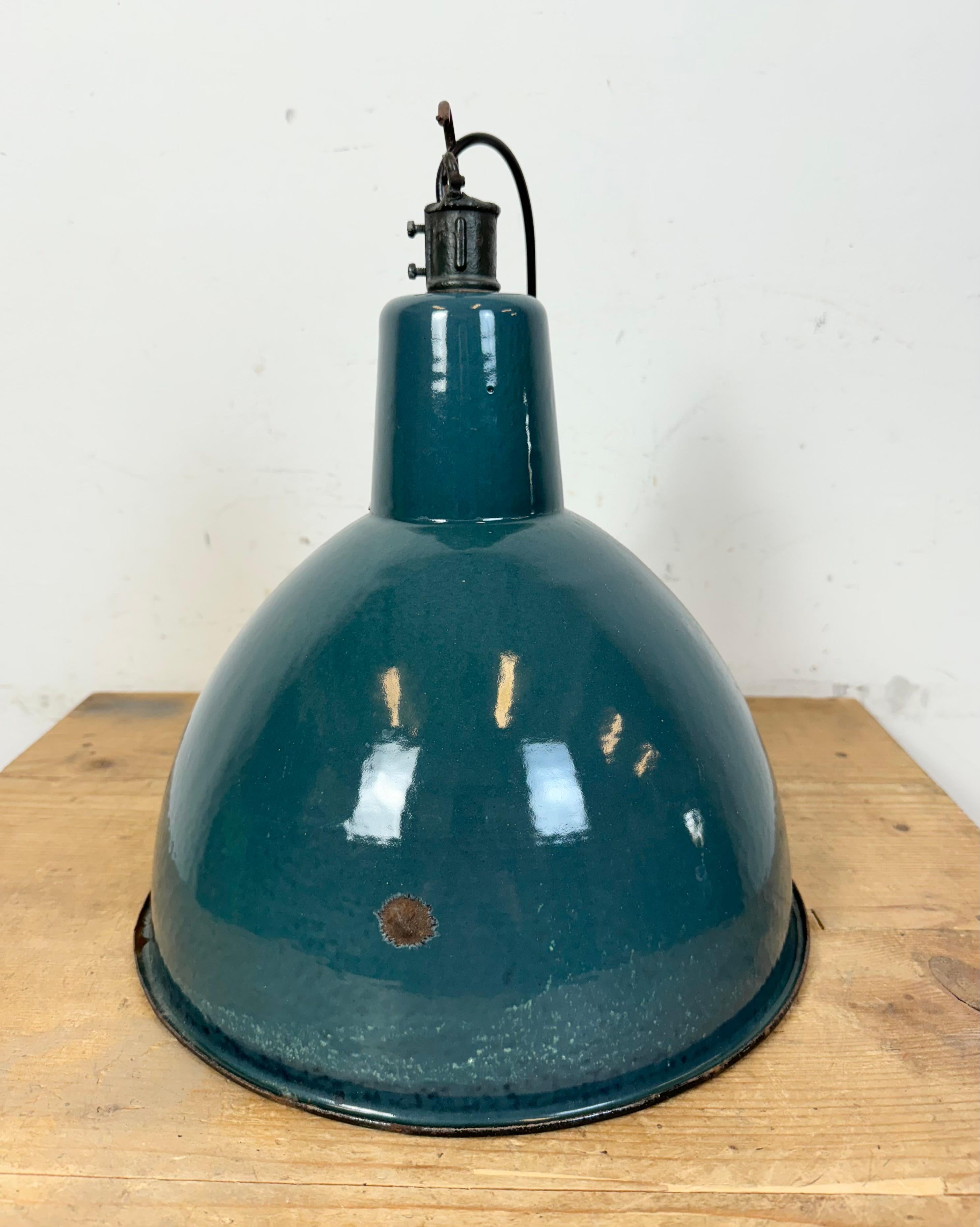 Lampada a sospensione industriale a smalto Petrol Factory, anni '60 in vendita 7