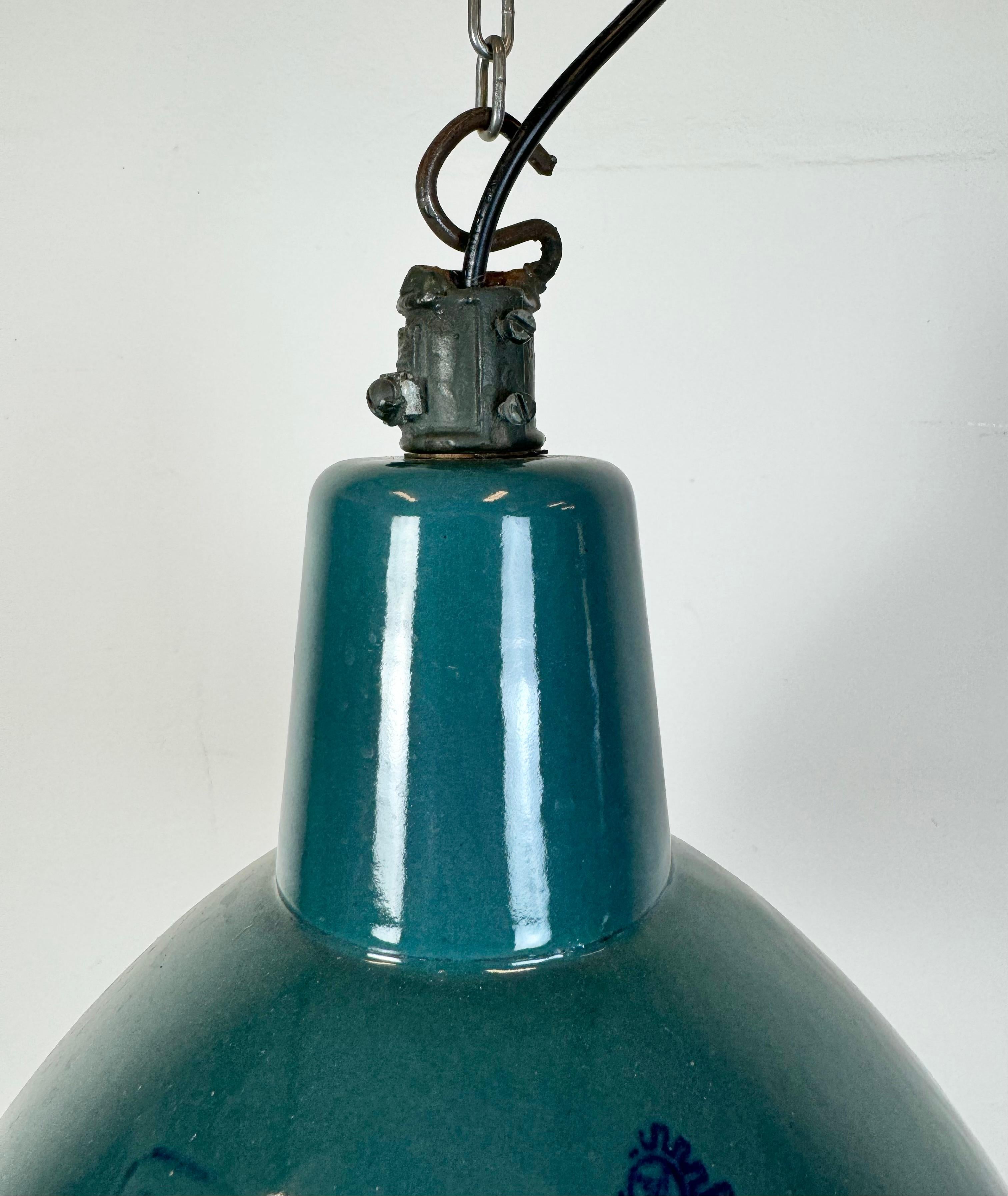 Polacco Lampada a sospensione industriale a smalto Petrol Factory, anni '60 in vendita