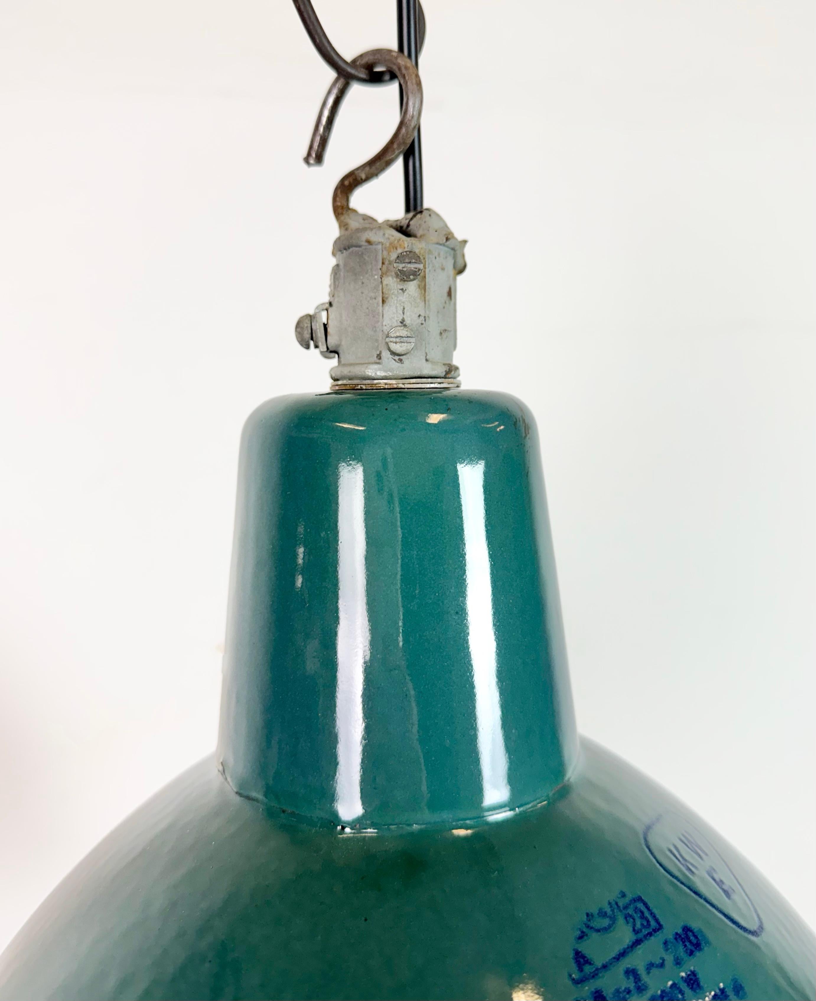 Polacco Lampada a sospensione industriale a smalto Petrol Factory, anni '60 in vendita