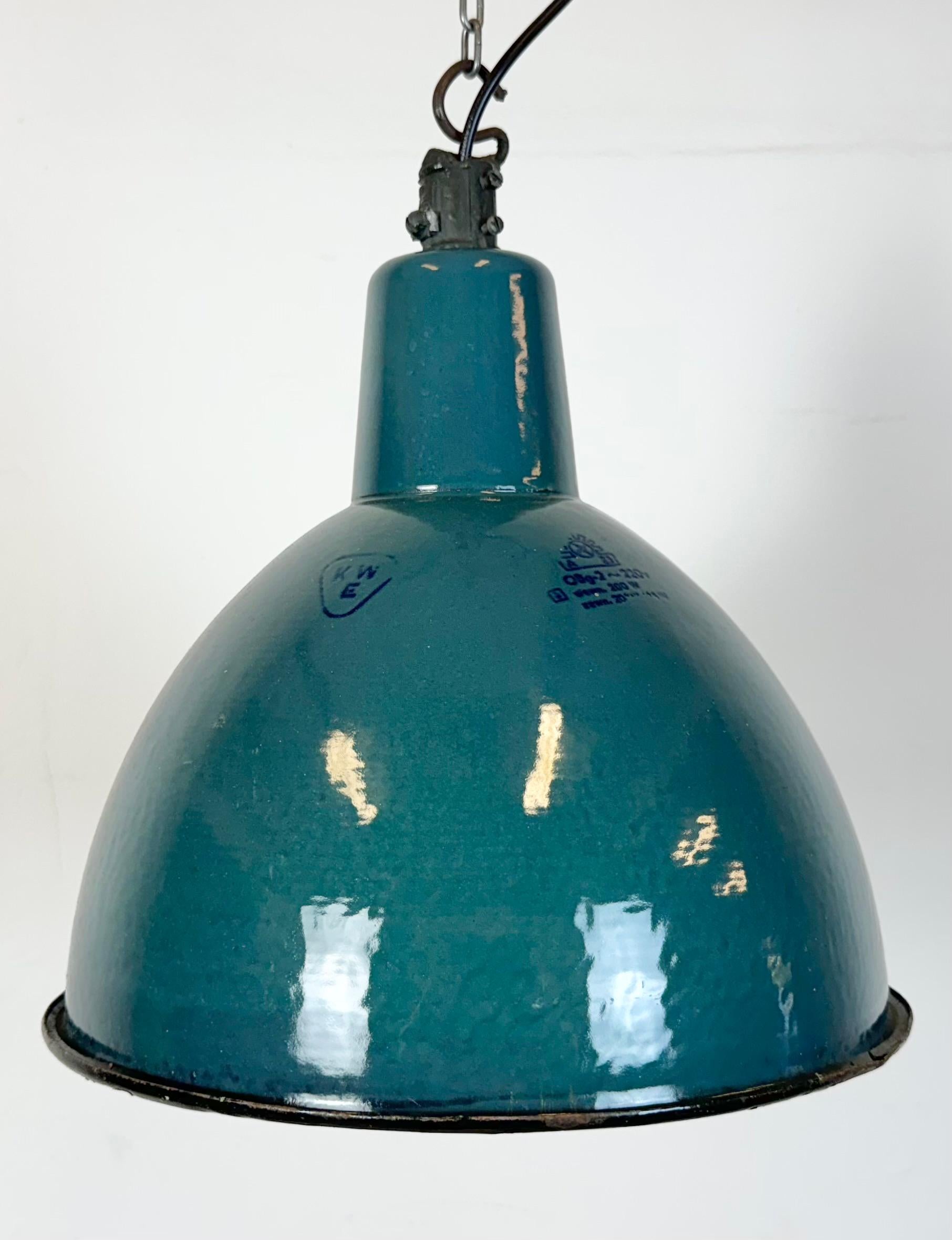 Lampada a sospensione industriale a smalto Petrol Factory, anni '60 In condizioni buone in vendita a Kojetice, CZ