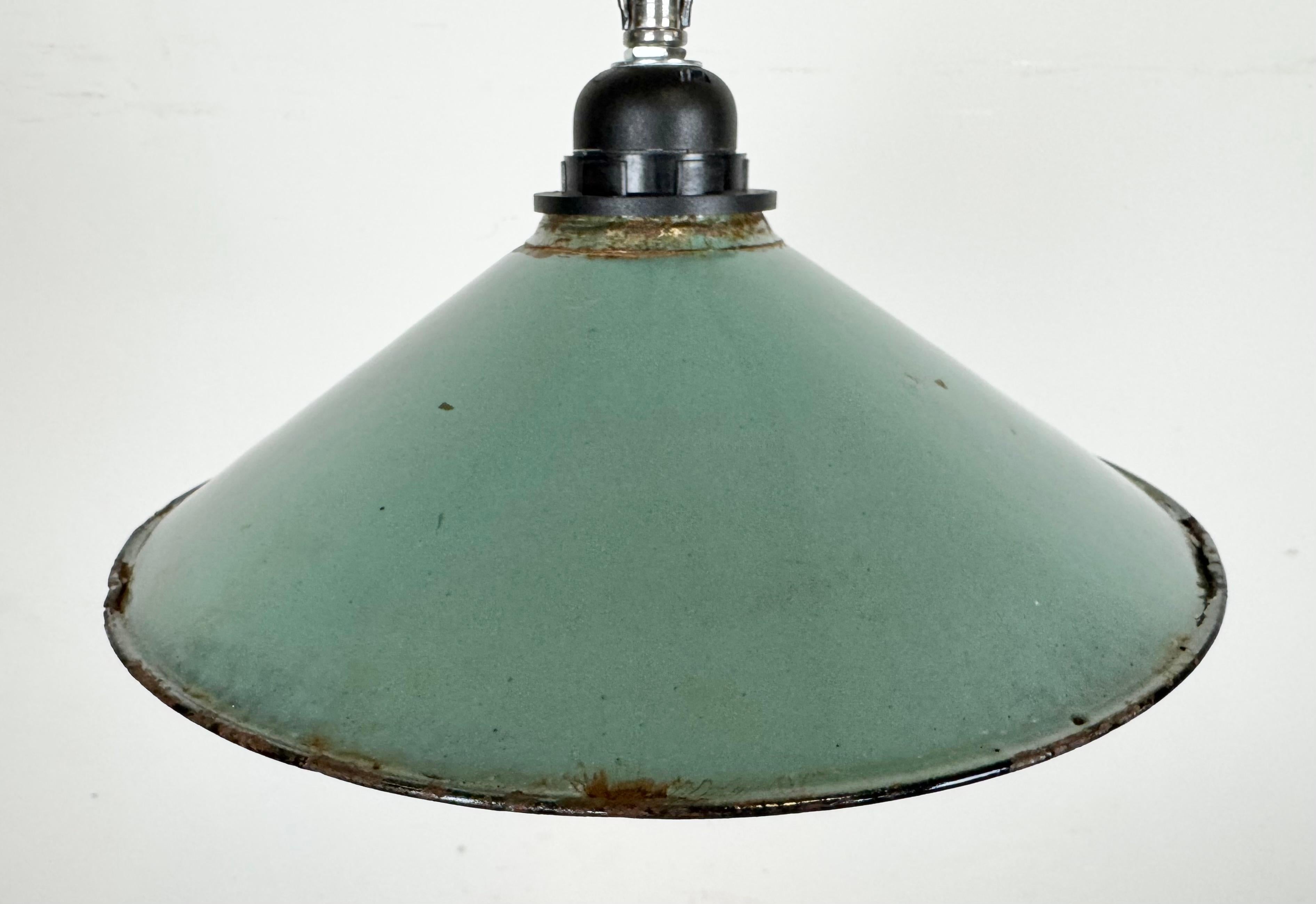 Lampada a sospensione industriale a smalto Petrol Factory, anni '60 In condizioni buone in vendita a Kojetice, CZ