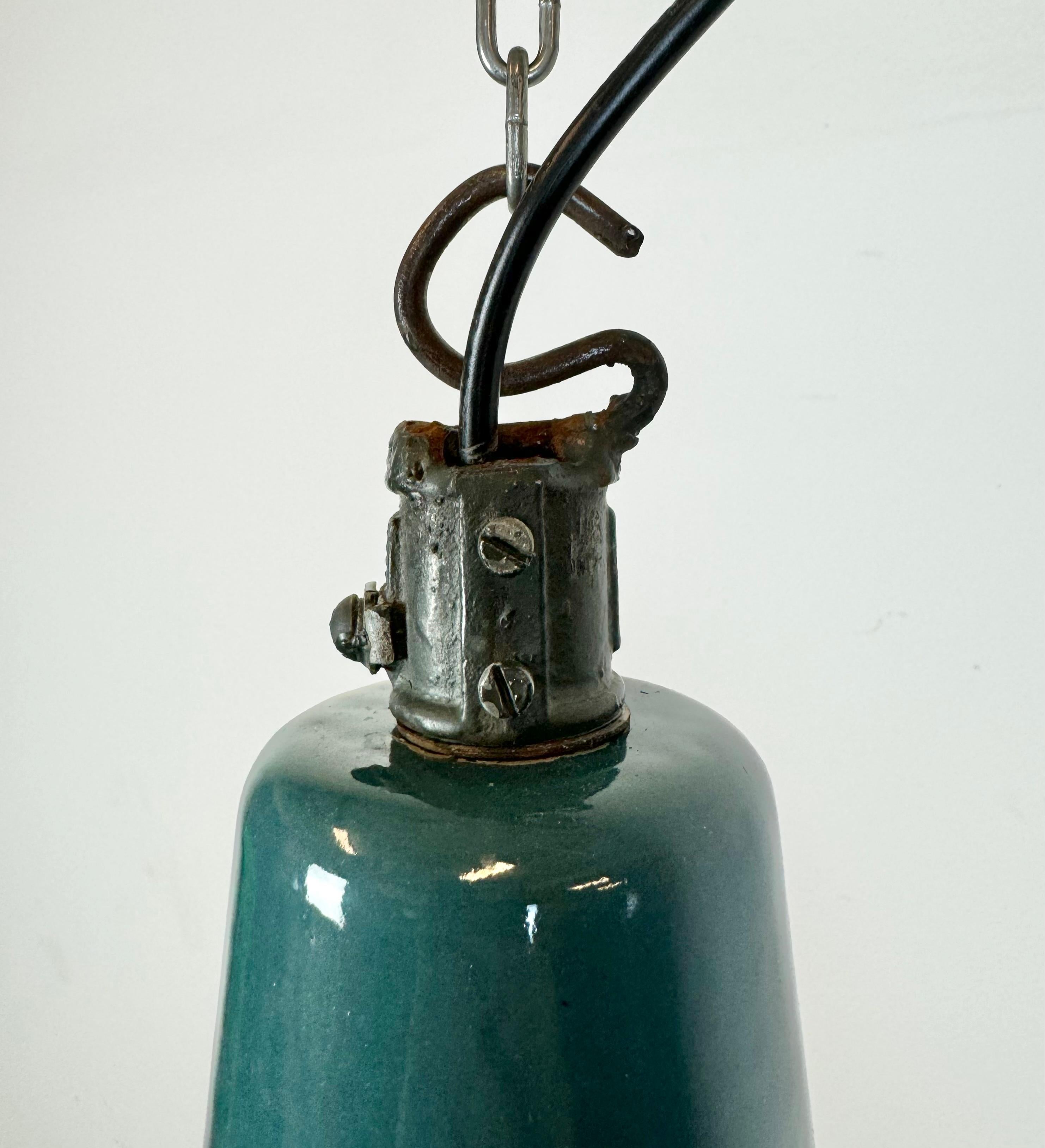 Lampada a sospensione industriale a smalto Petrol Factory, anni '60 in vendita 1