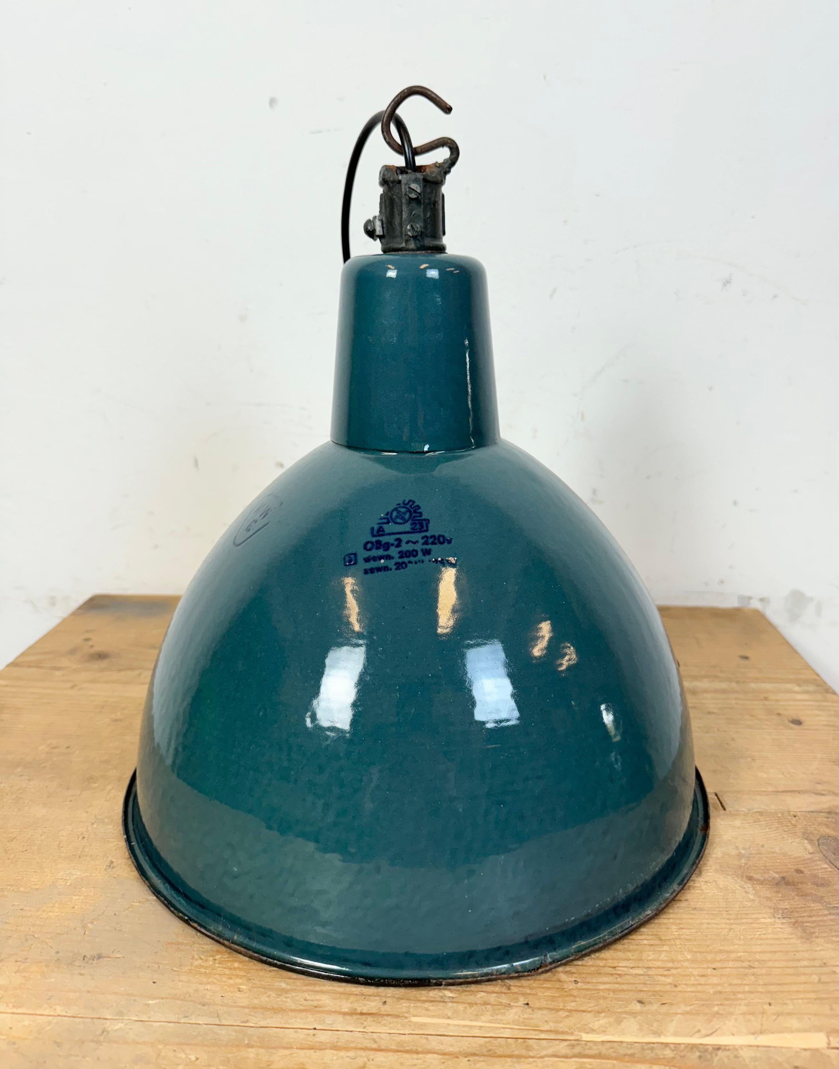 Lampada a sospensione industriale a smalto Petrol Factory, anni '60 in vendita 2