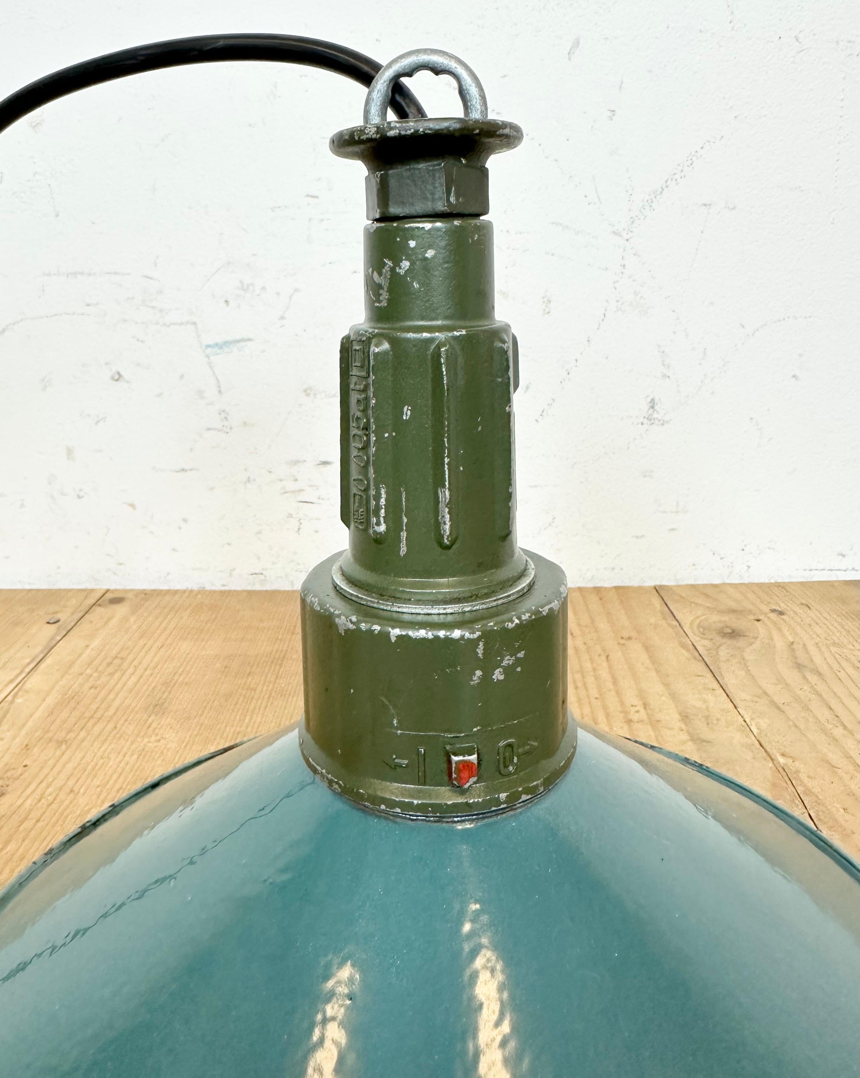 Industrial Petrol Enamel Military Pendant Lamp with Cast Aluminium Top, 1960s For Sale 4