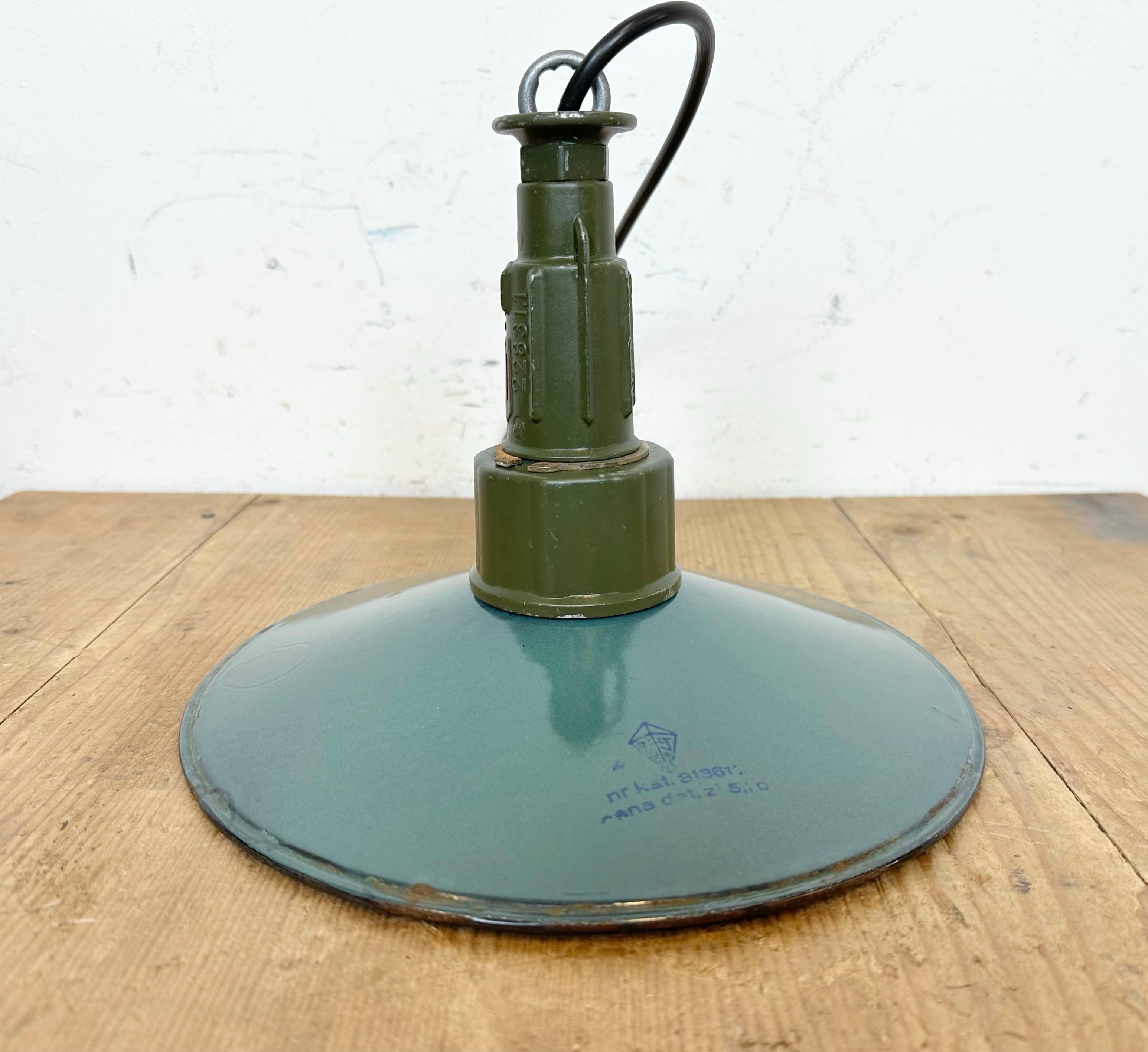 Industrial Petrol Enamel Military Pendant Lamp with Cast Aluminium Top, 1960s For Sale 4