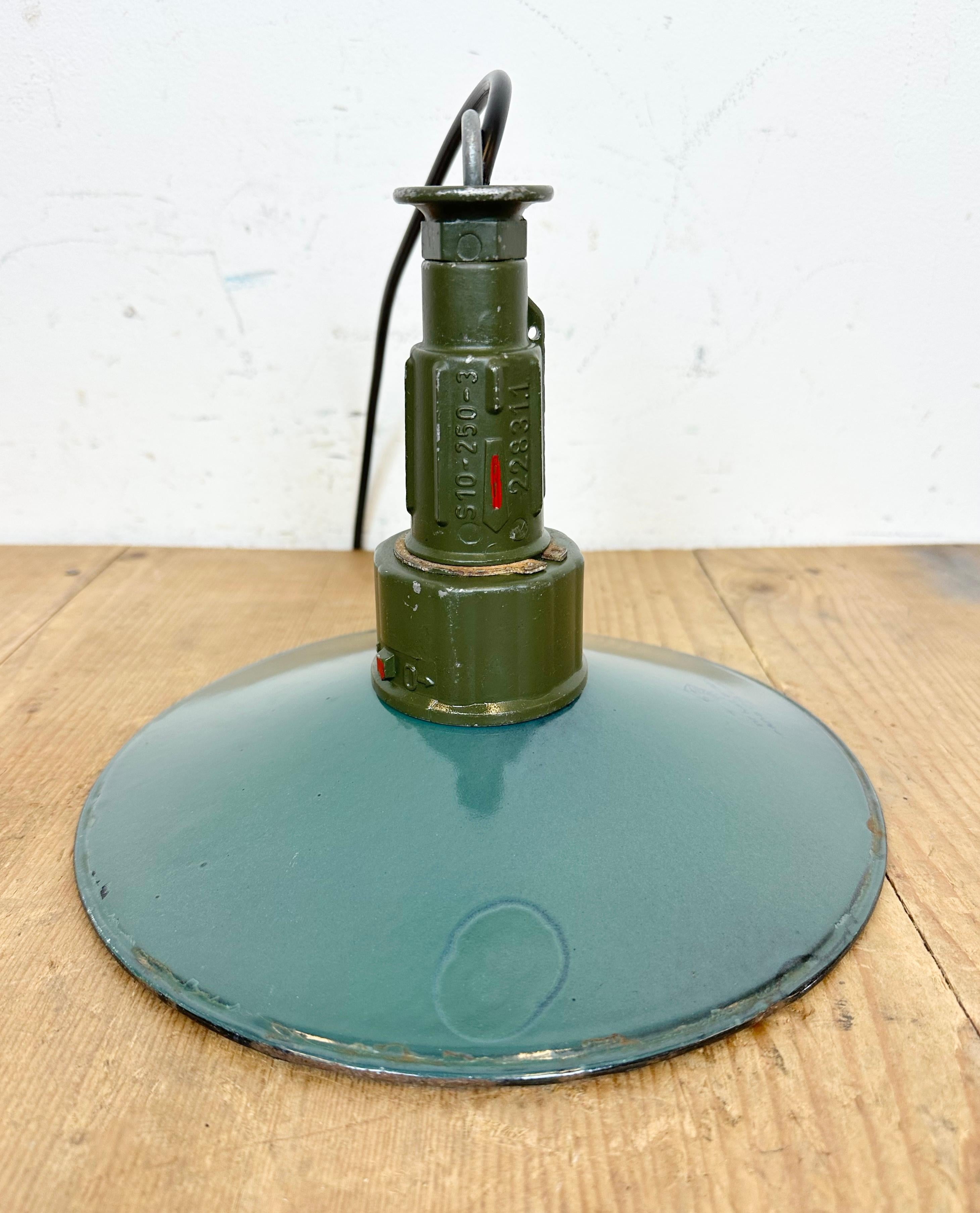 Industrial Petrol Enamel Military Pendant Lamp with Cast Aluminium Top, 1960s For Sale 7