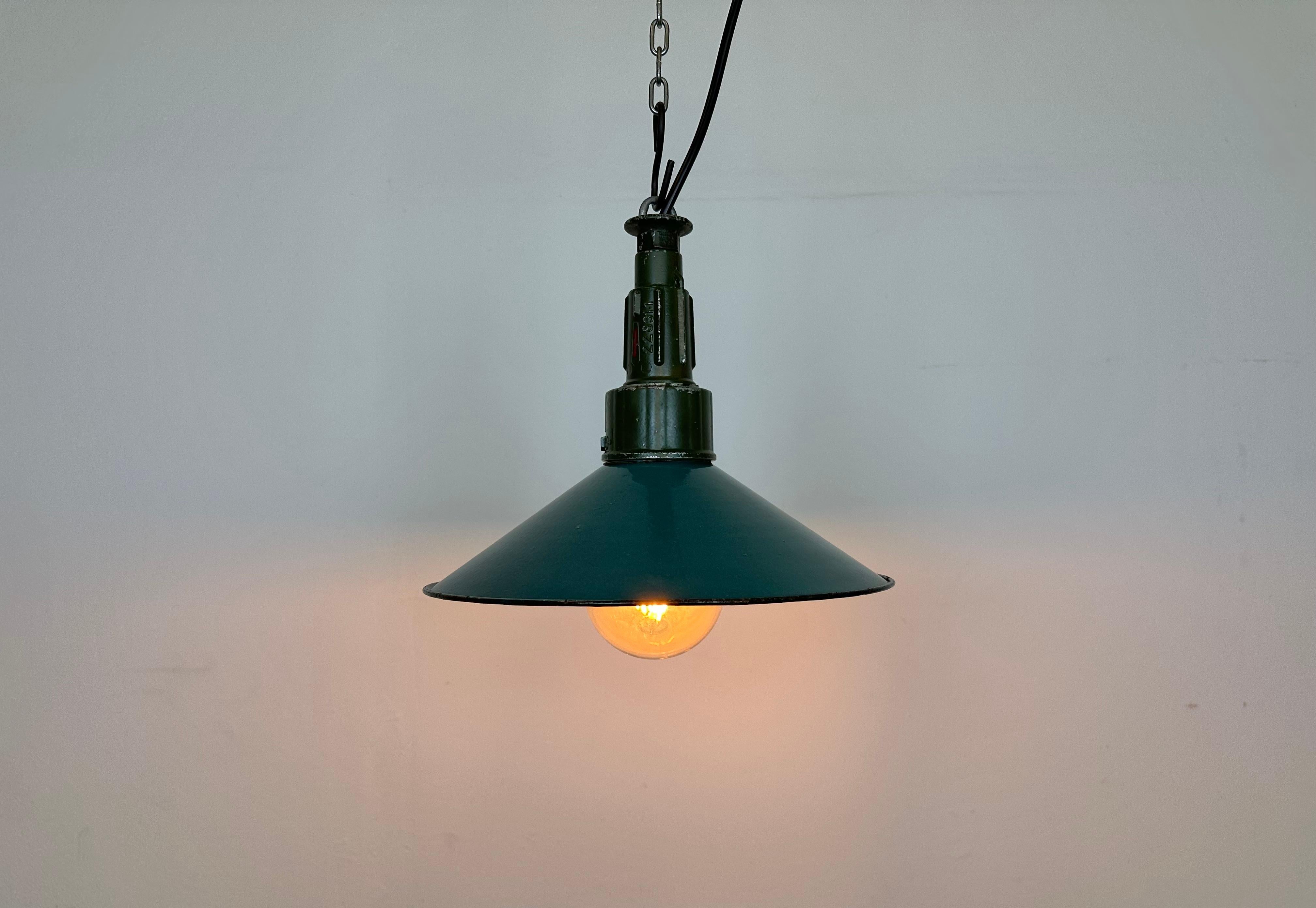 Industrial Petrol Enamel Military Pendant Lamp with Cast Aluminium Top, 1960s For Sale 1