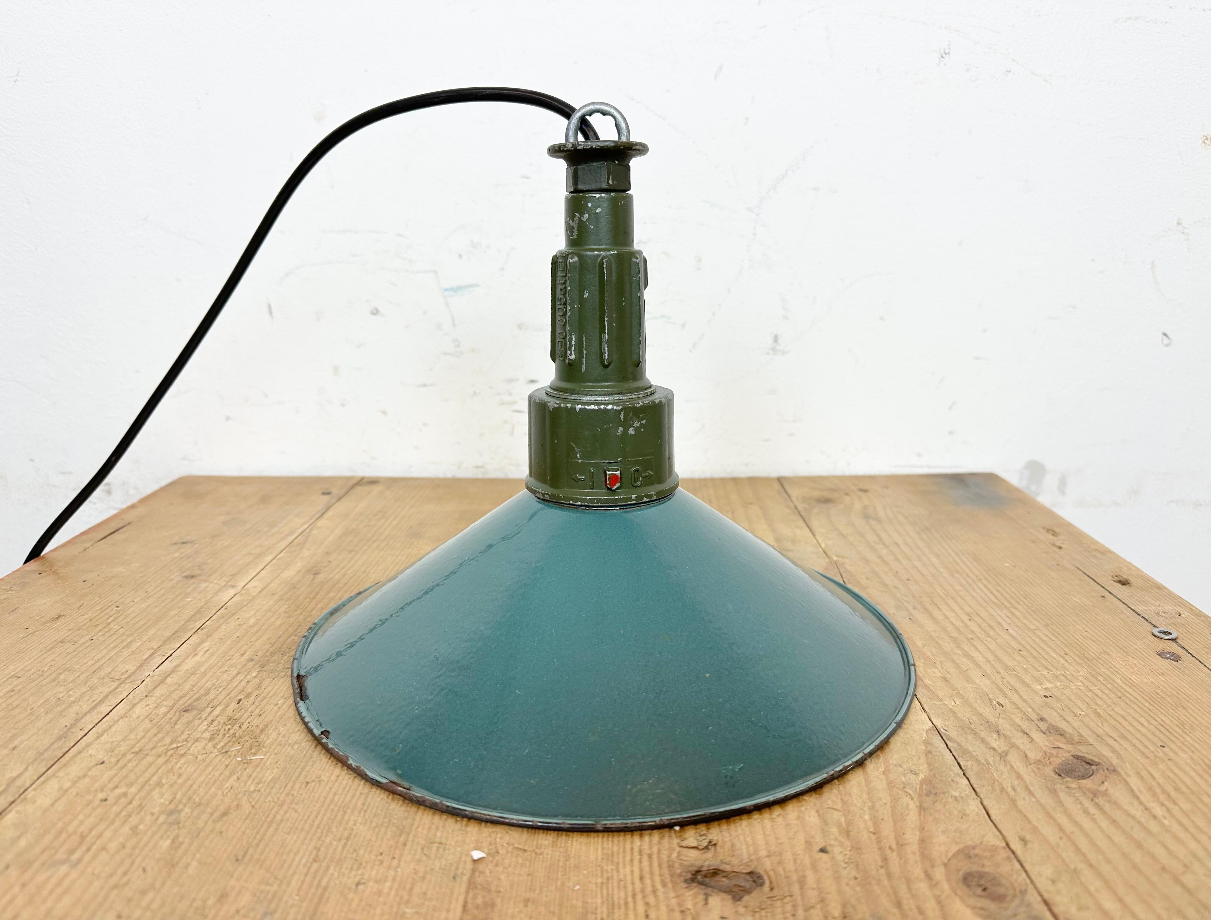 Industrial Petrol Enamel Military Pendant Lamp with Cast Aluminium Top, 1960s For Sale 3