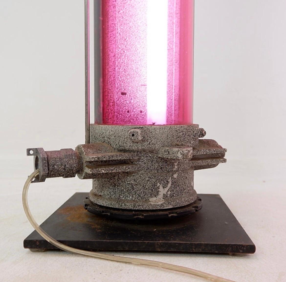 Lampada da terra industriale rosa Column, circa 1960 in vendita 6