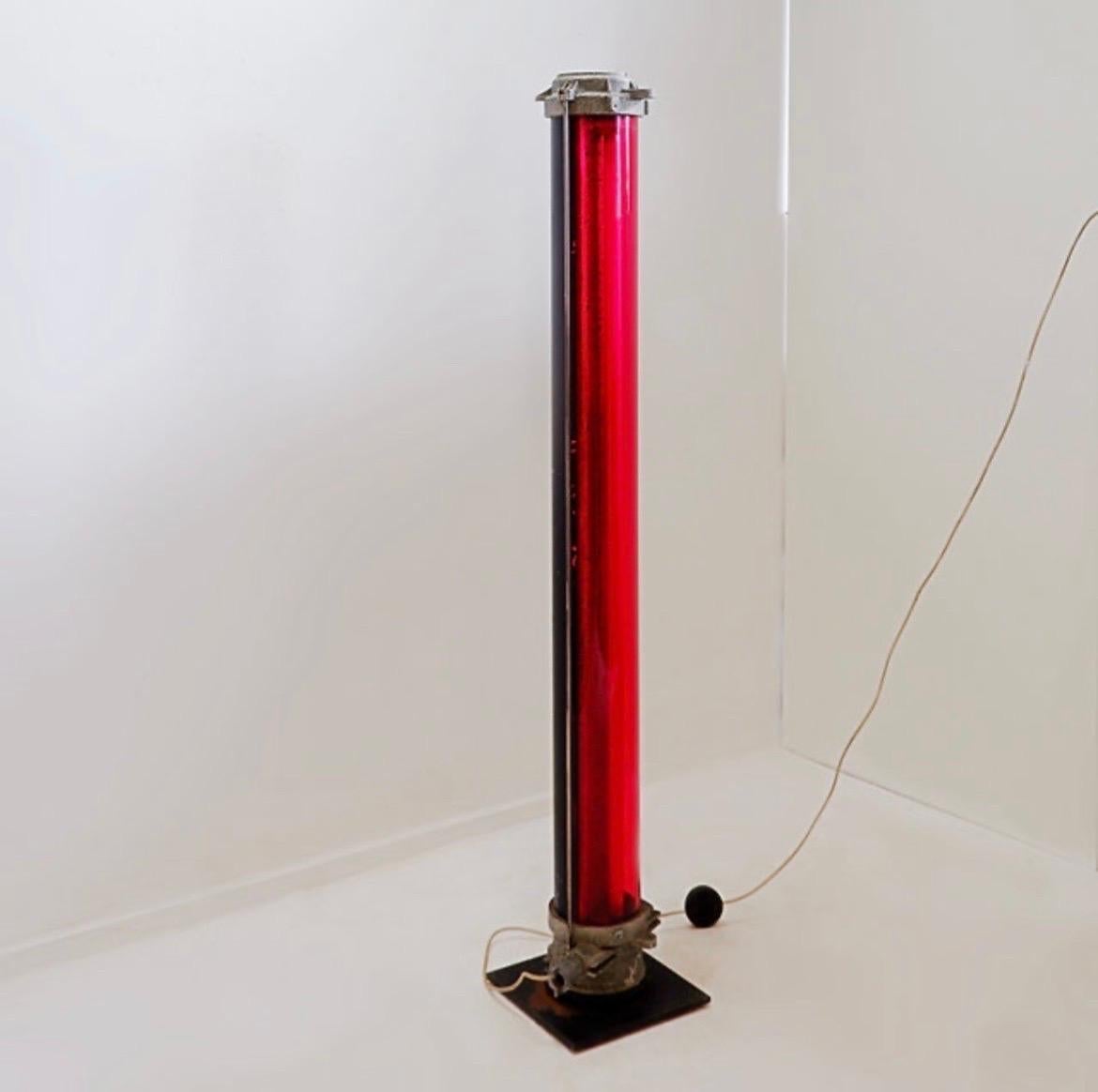 Lampada da terra industriale rosa Column, circa 1960

Usura coerente con l'età e l'uso.

Stile industriale - Lampada da terra - Vintage
Misure: 25cmx25cm H. 141cm